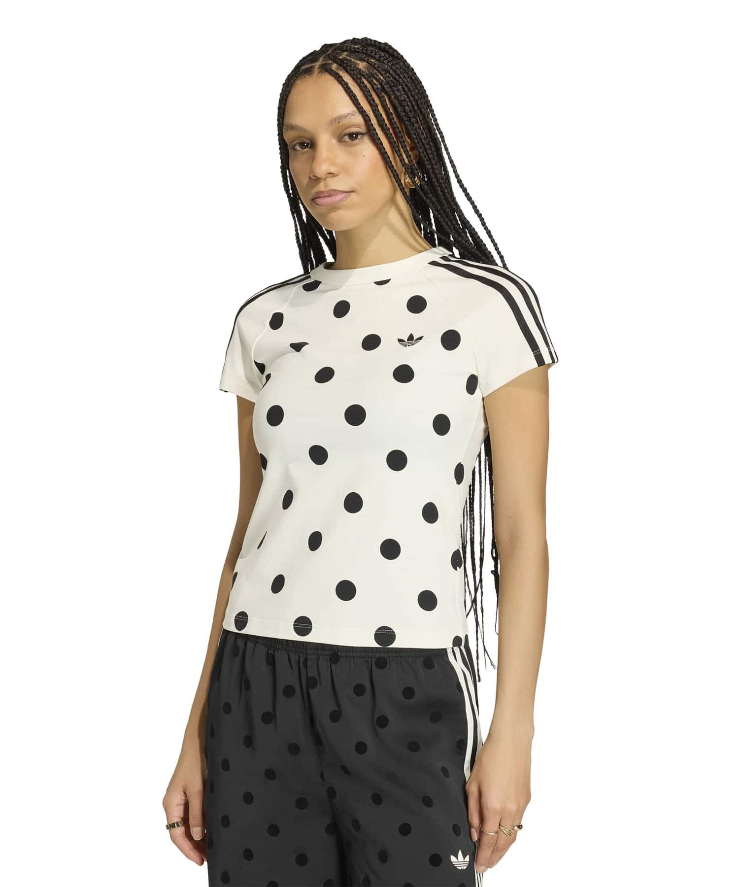 adidas CALI TEE オフホワイトの画像