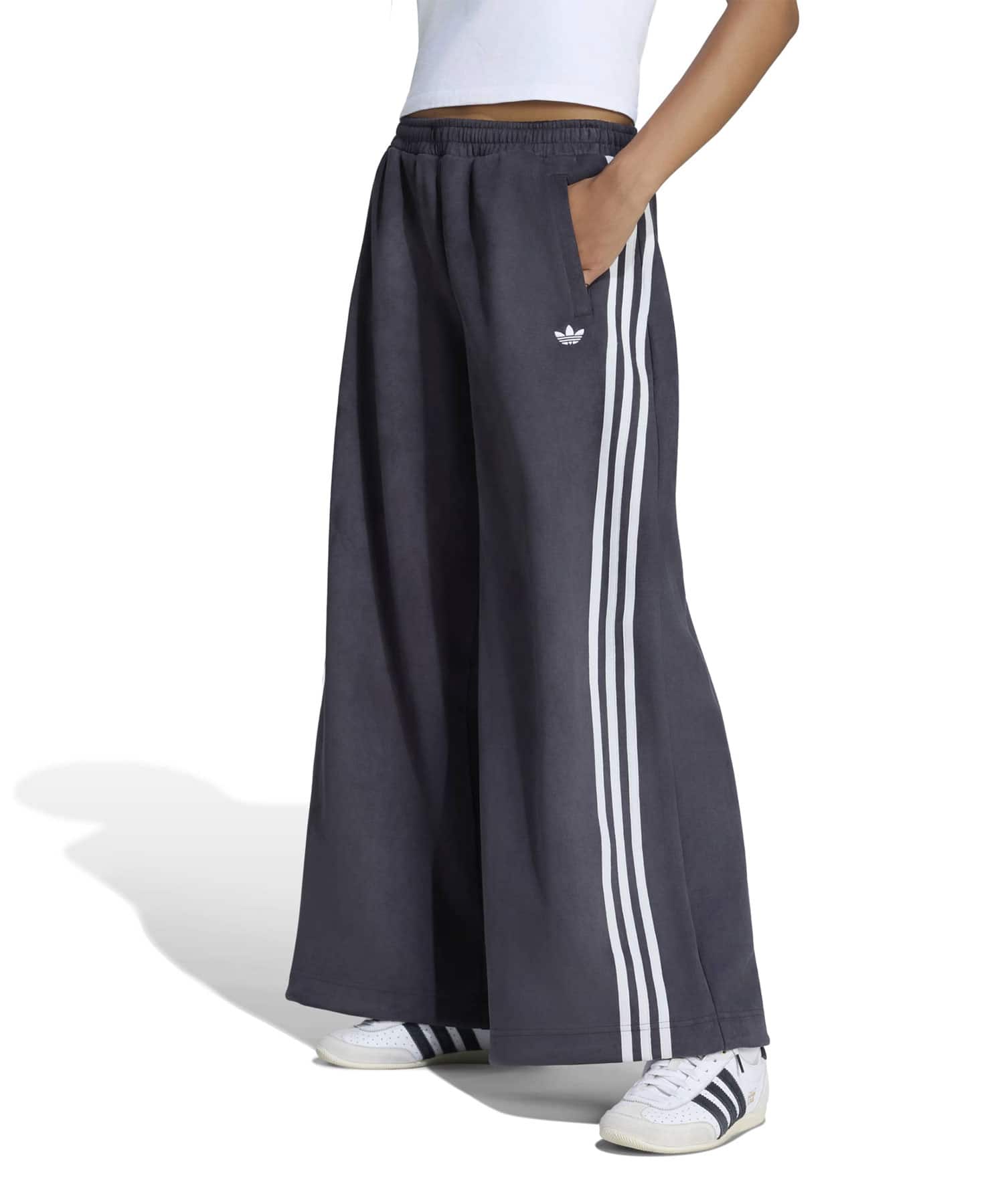 adidas ADILENIUM FAUX SUEDE TRACK PANT ブラックの画像