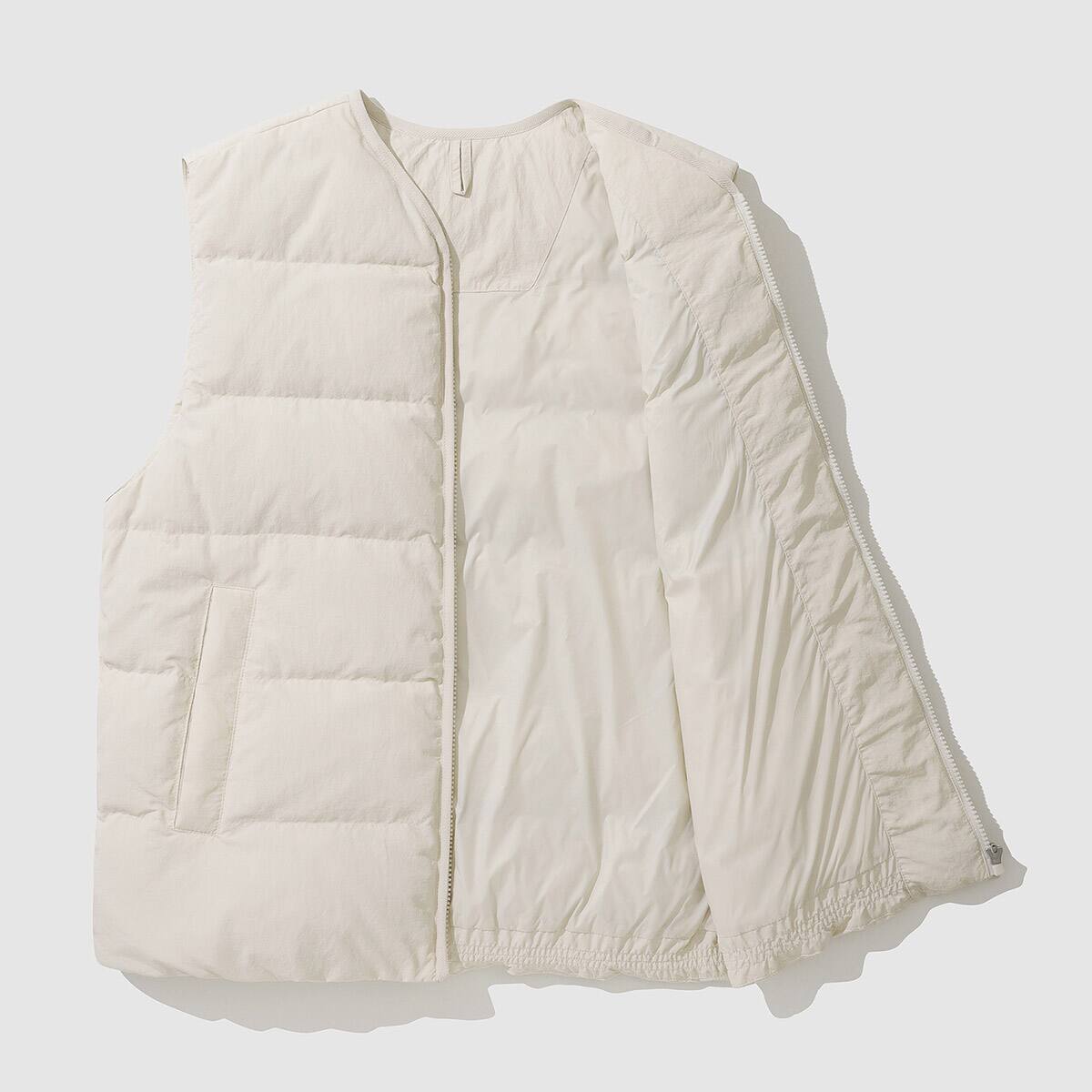 UMBRO Lightweight Down Vest オイスターベージュの画像