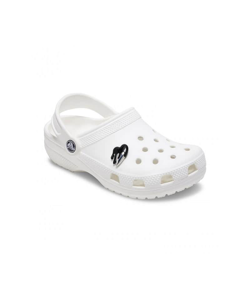 crocs Silver and Black Enamel Heartの画像
