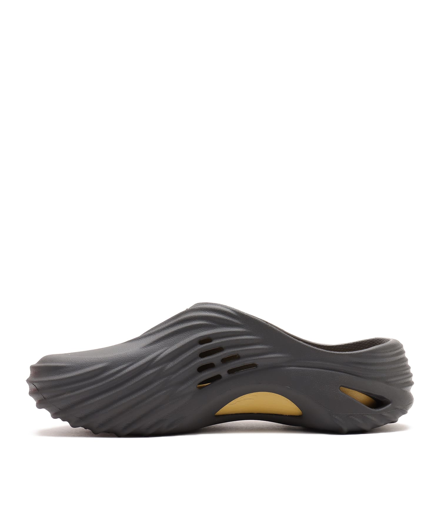 crocs Echo Wave Black Sandの画像