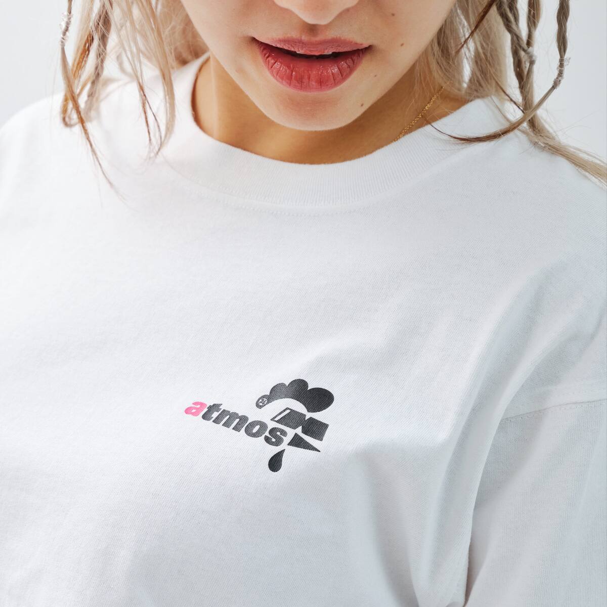 atmos pink x MONICHIKI HOUSE AM Logo L/S T-Shirt WHITEの画像