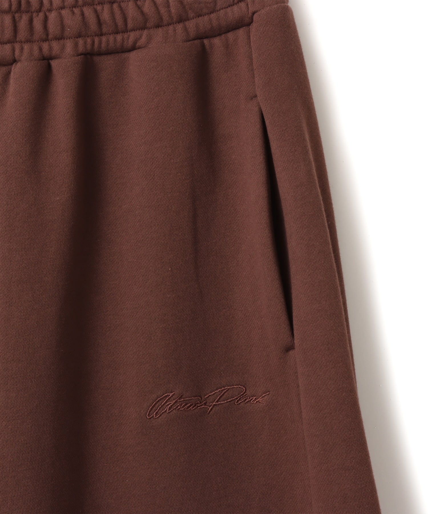 atmos pink Sweat Baggy Pants BROWNの画像