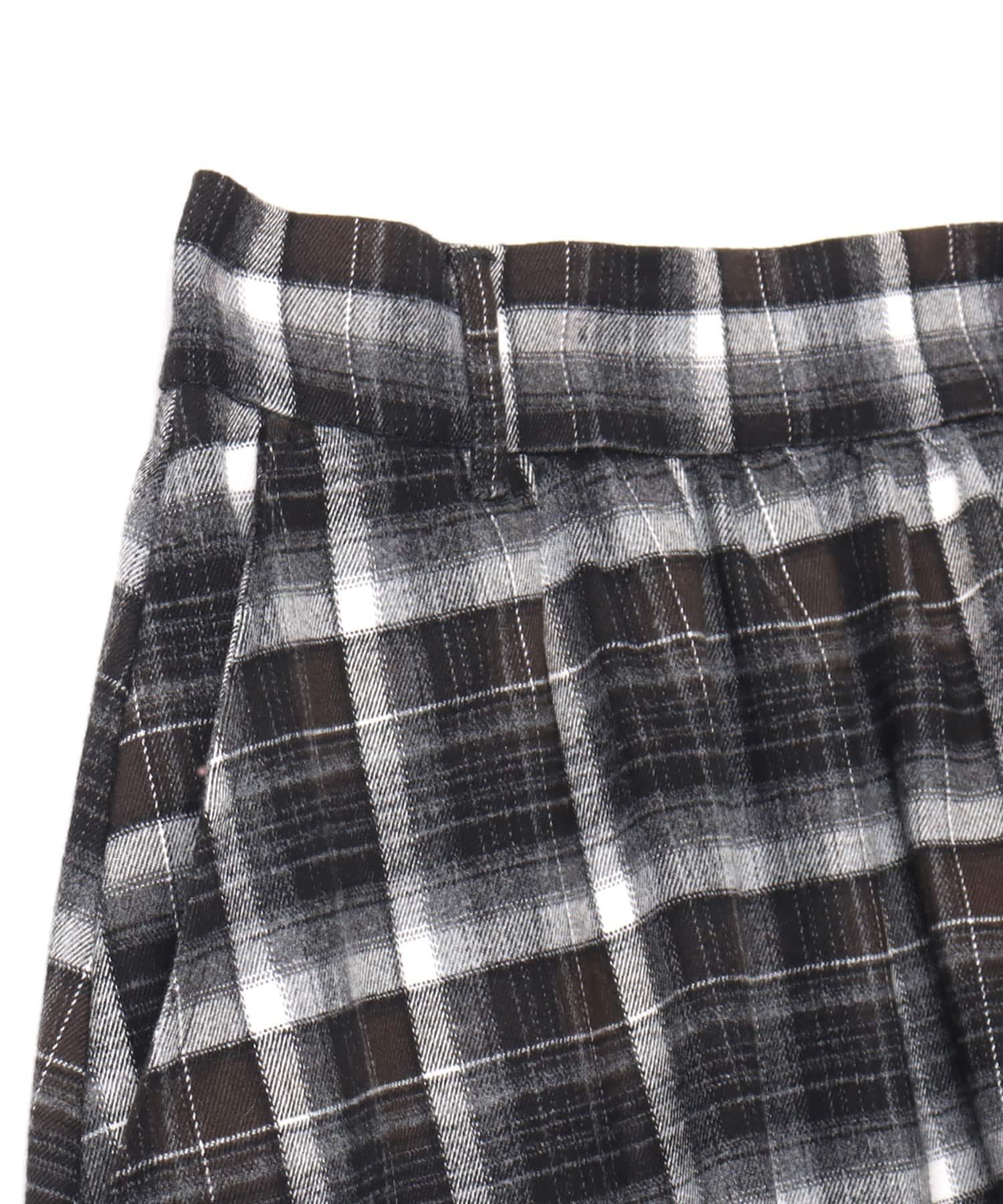 atmos pink Asymmetry Check Skirt BLACKの画像