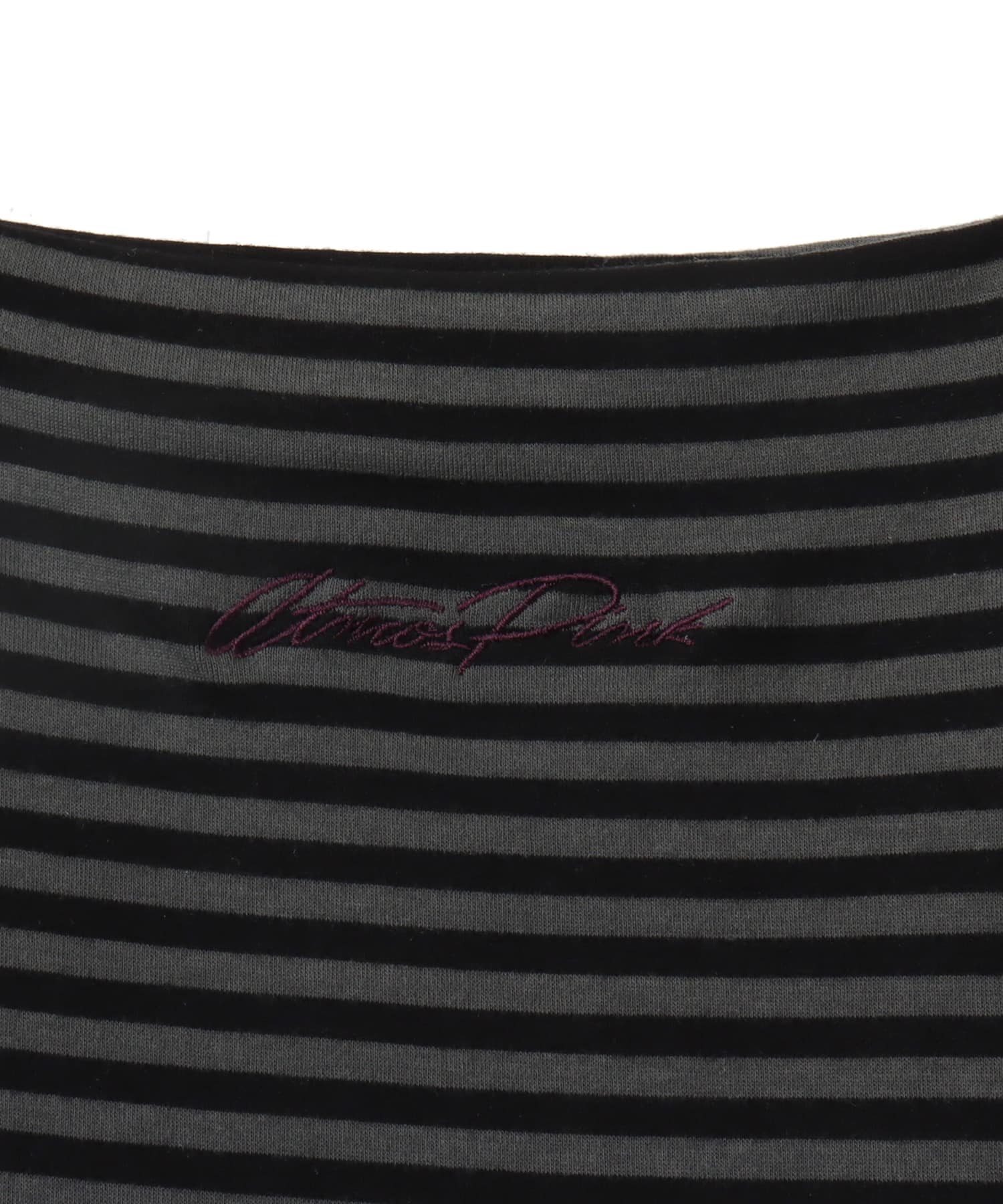 atmos pink Border Off-Shoulder T-shirt CHARCOALの画像
