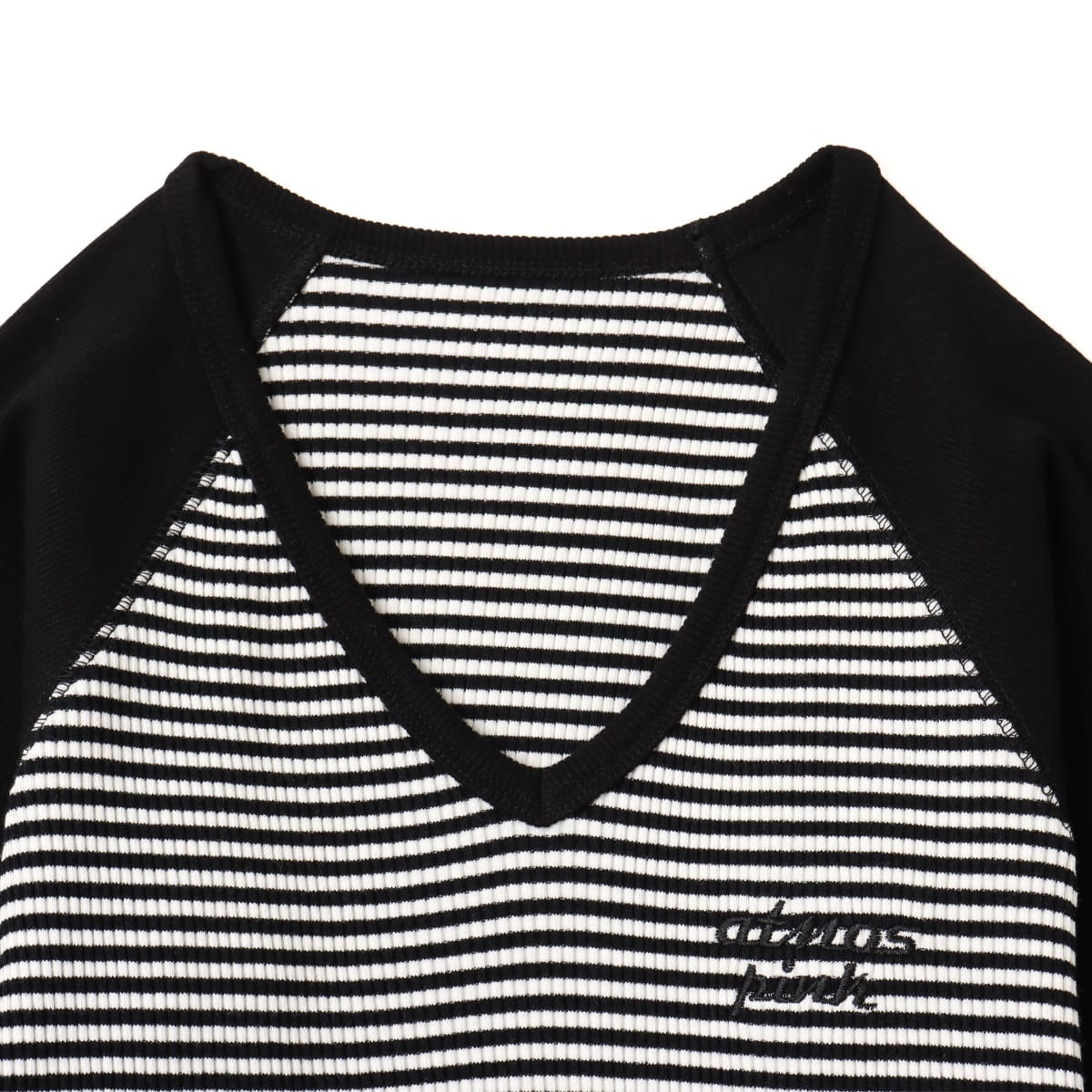 atmos pink V-Neck Raglan Long Sleeve T-shirt BLACKの画像