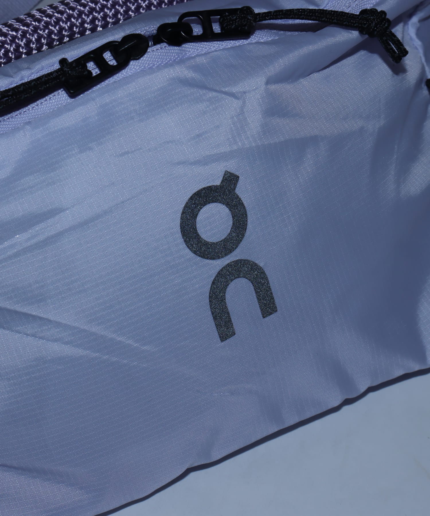 On Waist Pack 2L Lite 1 U Thistleの画像