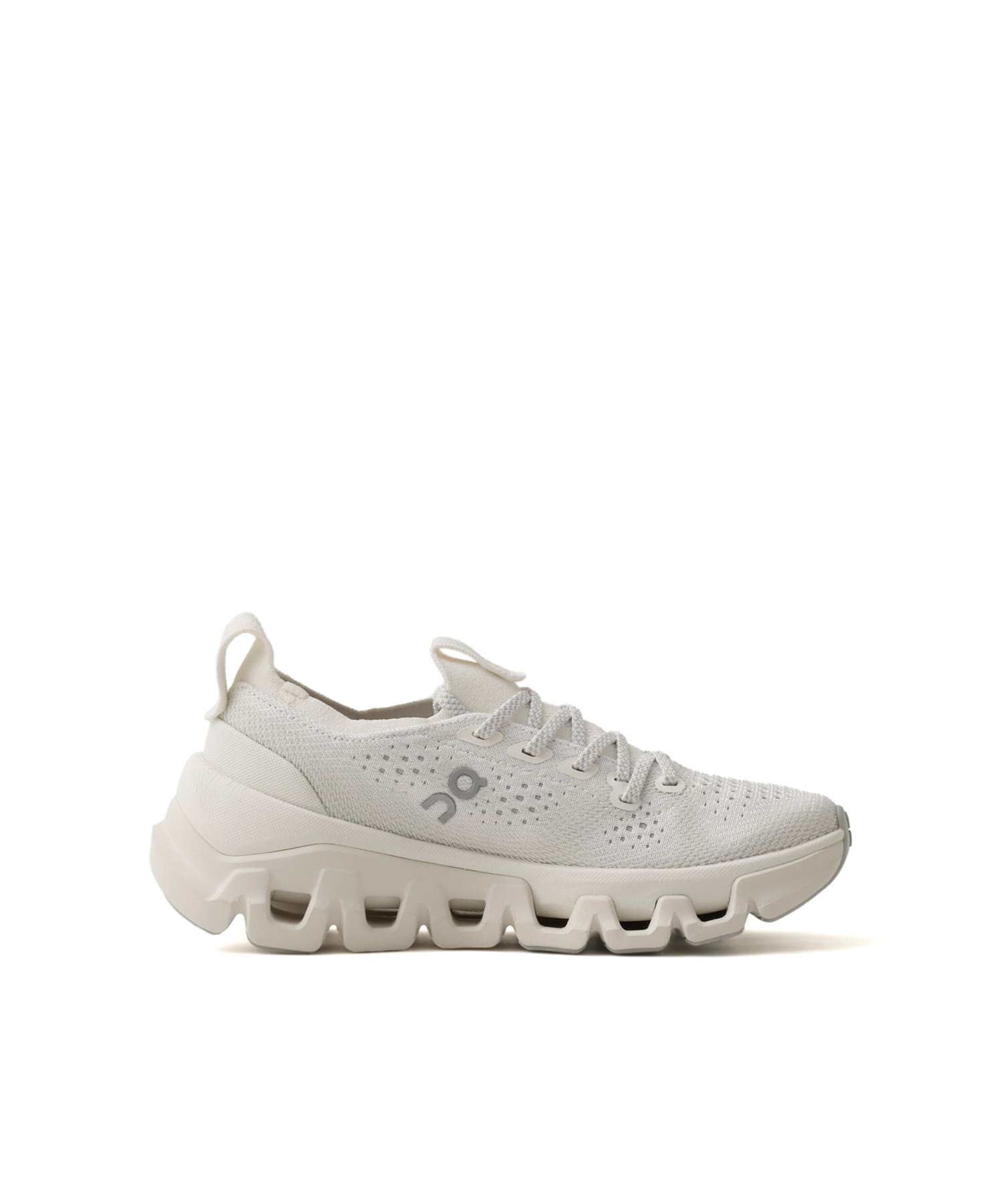 On CLOUD X TEMPO 1 W Ivory | Iceの画像