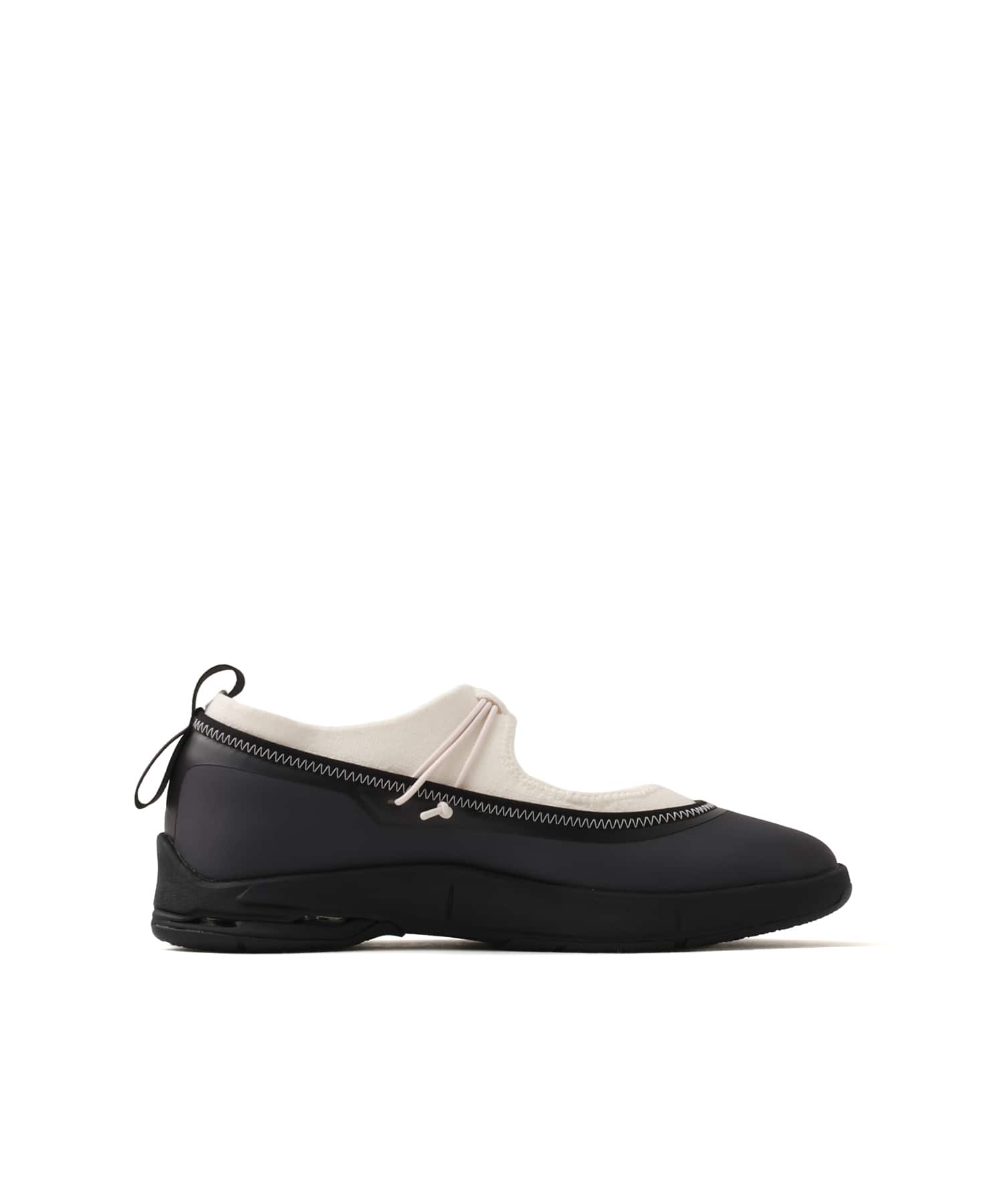 On CLOUDNOVA MOON MARY JANE W Black | Ivoryの画像