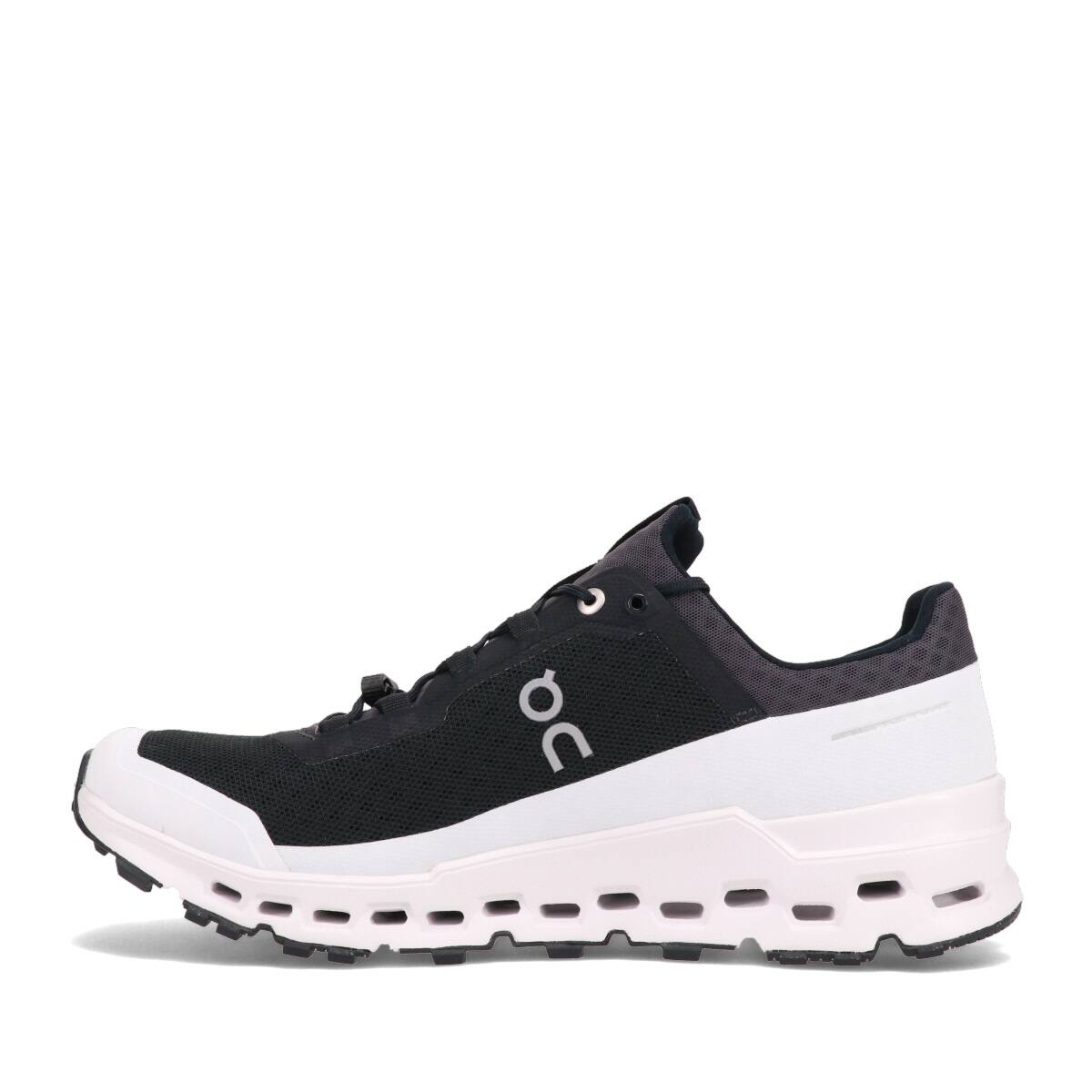 ON Cloudultra Black/Whiteの画像