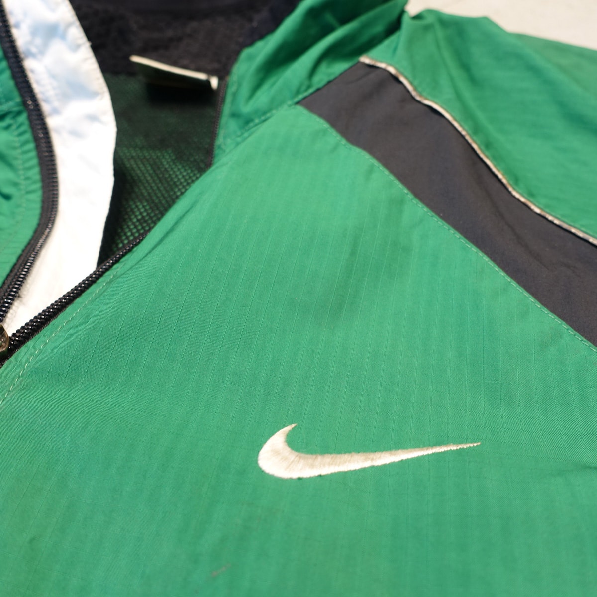 NIKE NYLON JACKET GREENの画像