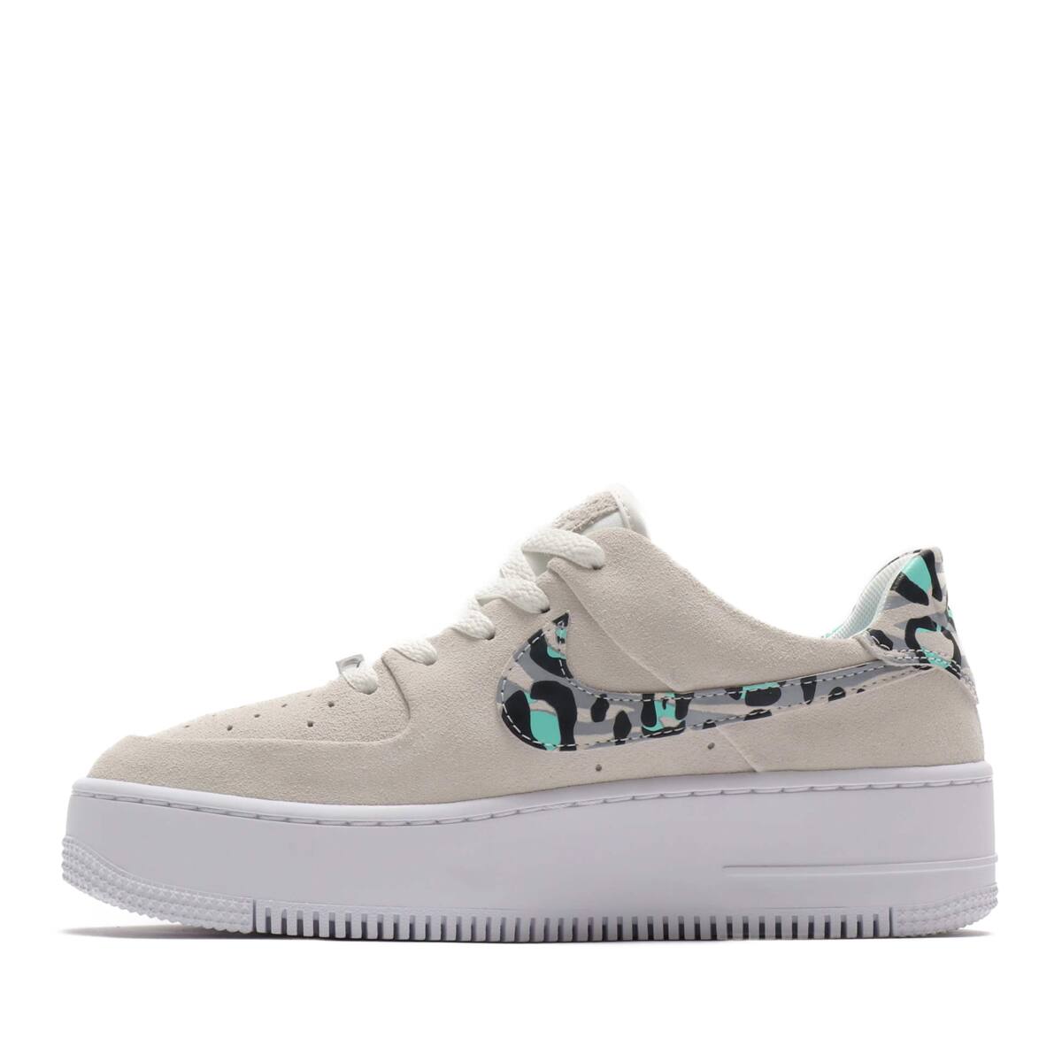 NIKE W AF1 SAGE LOW BLACK/TEAM GOLD-WHITE-BLACK 19HO-S