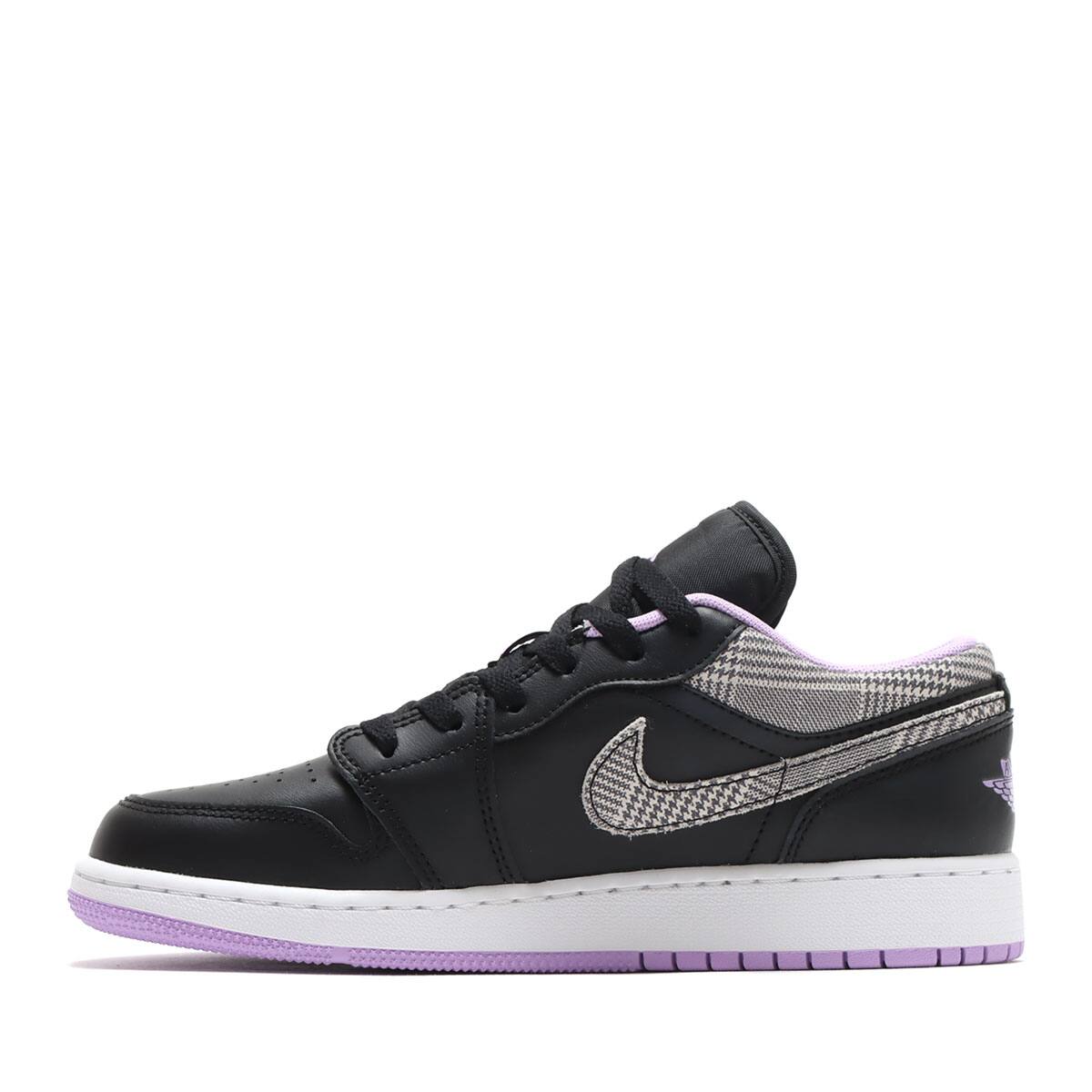 JORDAN BRAND AIR JORDAN 1 LOW SE (GS) BLACK/WHITE-LILAC-METALLIC SILVER 21HO-Iの画像
