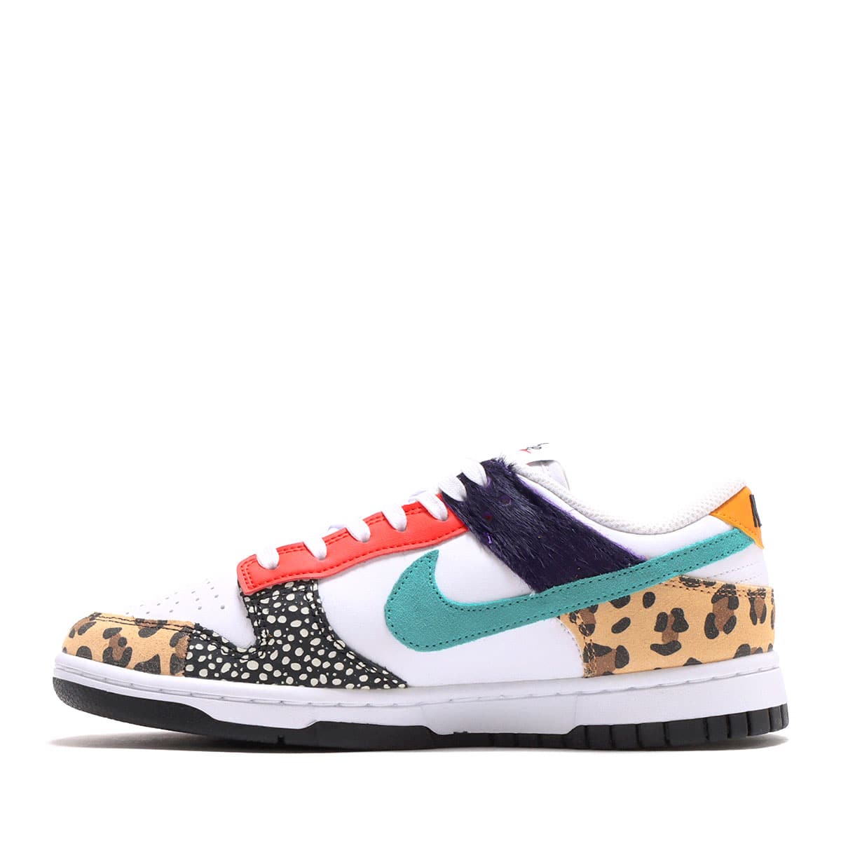 NIKE W DUNK LOW SE WHITE/LIGHT CURRY-WASHED TEAL 22SP-I