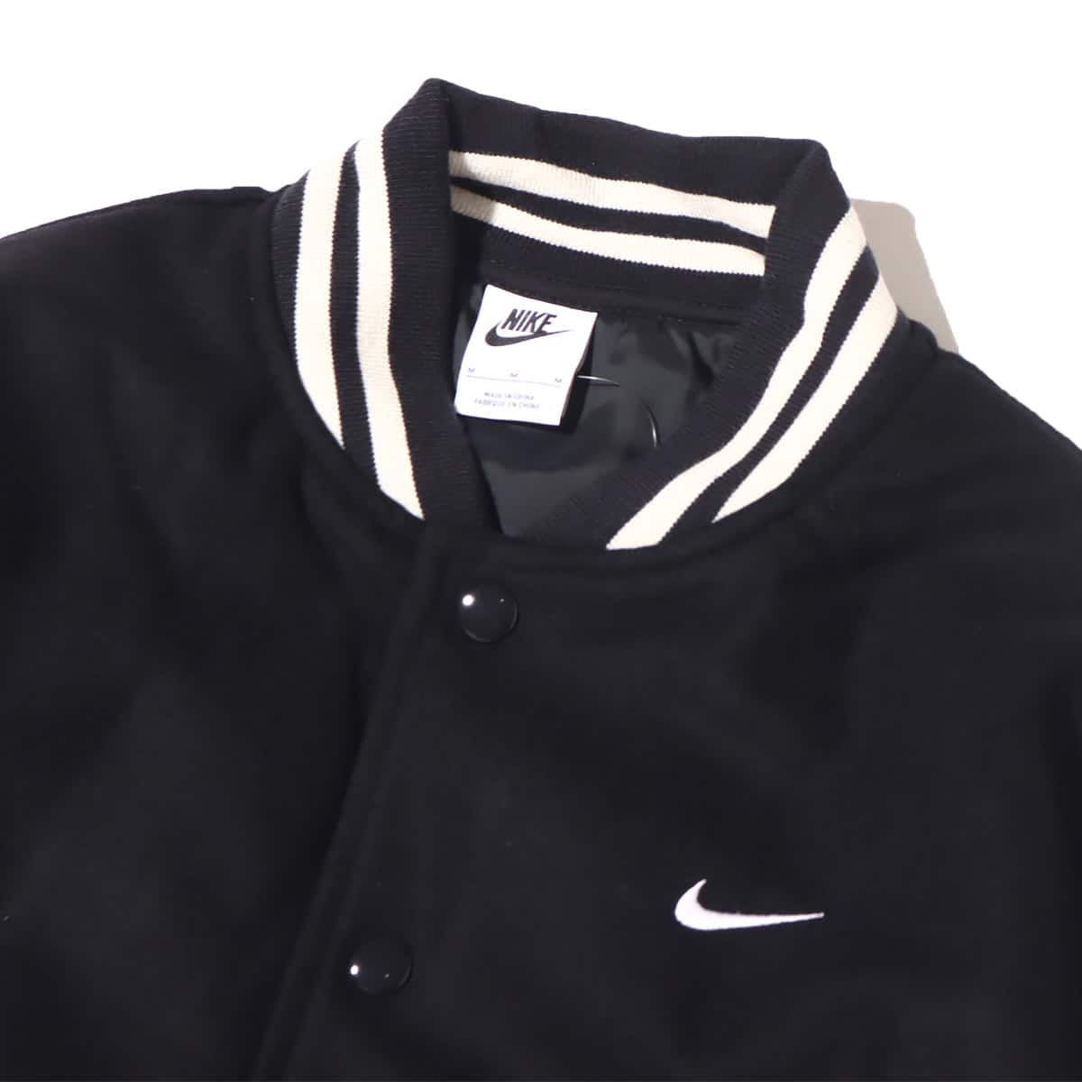 NIKE AS M NK AU VARSITY JKT BLACK/WHITE 22HO-I