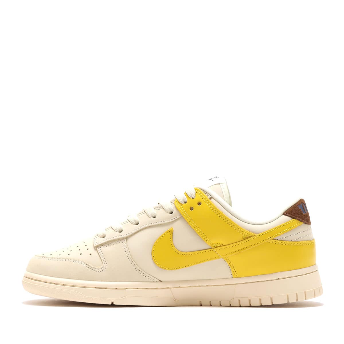 NIKE W DUNK LOW LX COCONUT MILK/VIVID SULFUR-CACAO WOW 22SU-Iの画像