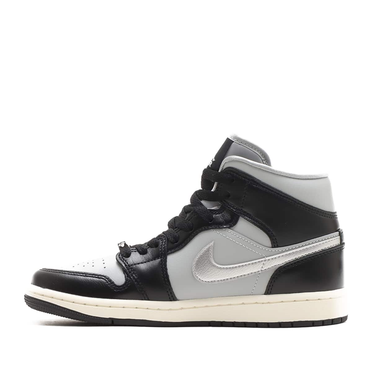 JORDAN BRAND WMNS AIR JORDAN 1 MID SE BLACK/METALLIC SILVER-LT 