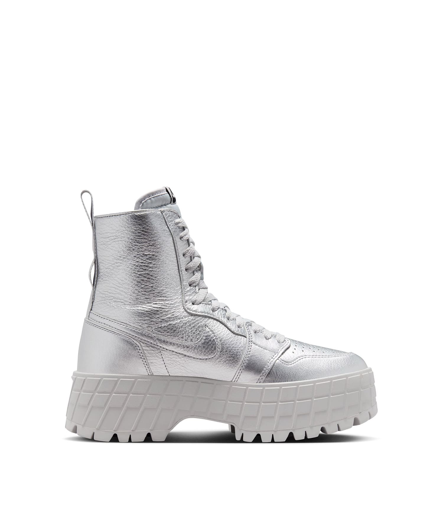 JORDAN BRAND WMNS AIR JORDAN 1 BROOKLYN METALLIC SILVER/NEUTRAL GREYの画像