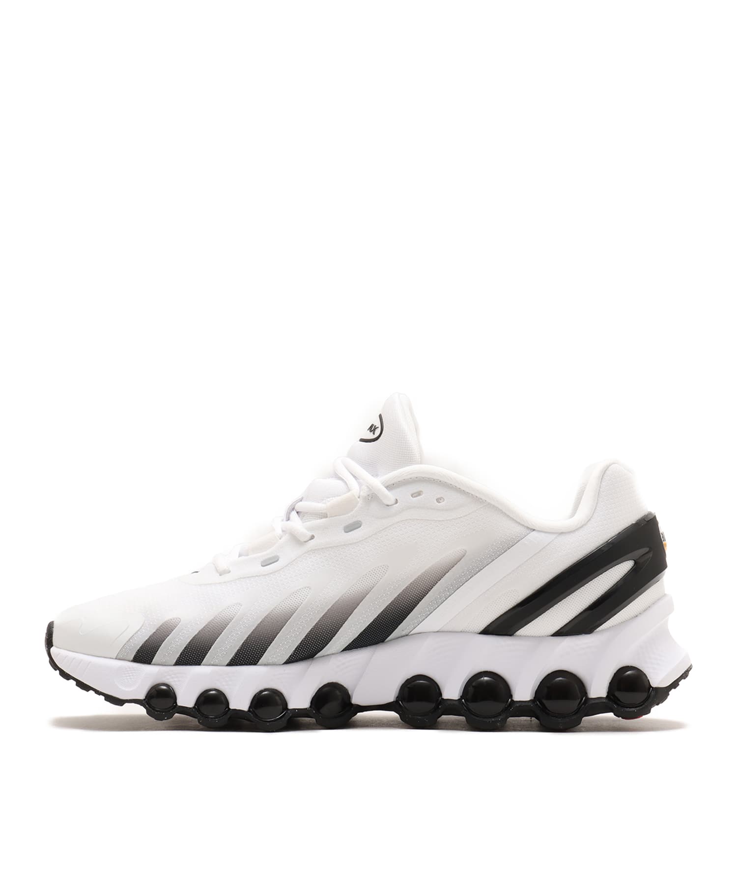 NIKE AIR MAX DN8 WHITE/BLACK-WHITE-WHITEの画像