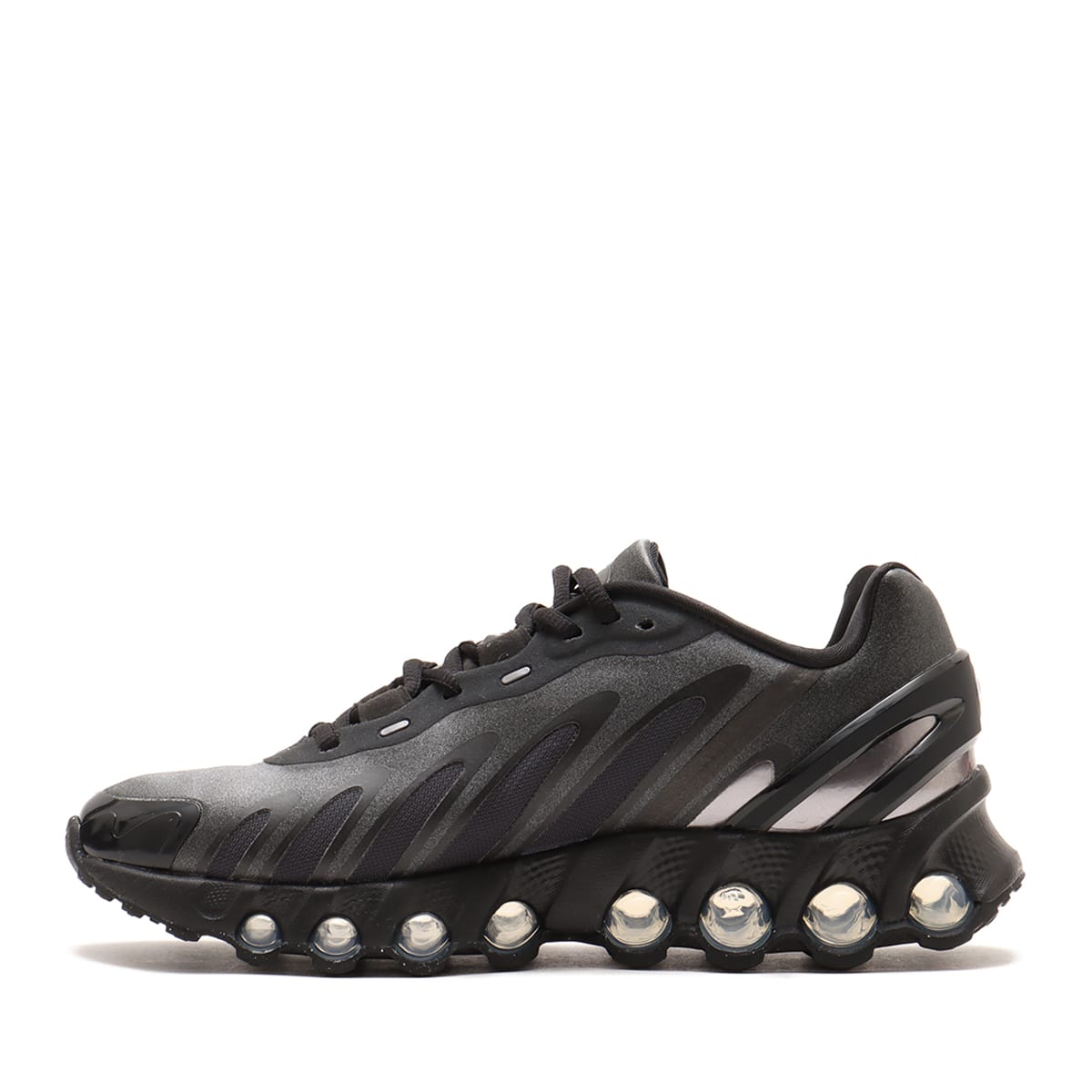 NIKE W AIR MAX DN8 BLACK/MTLC DARK GREY-IRON GREYの画像