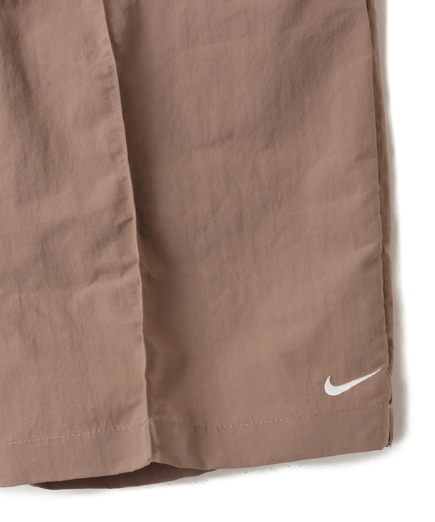 NIKE AS W NSW EVRYTHNG WVN HR 9" SH MINK BROWN/WHITEの画像