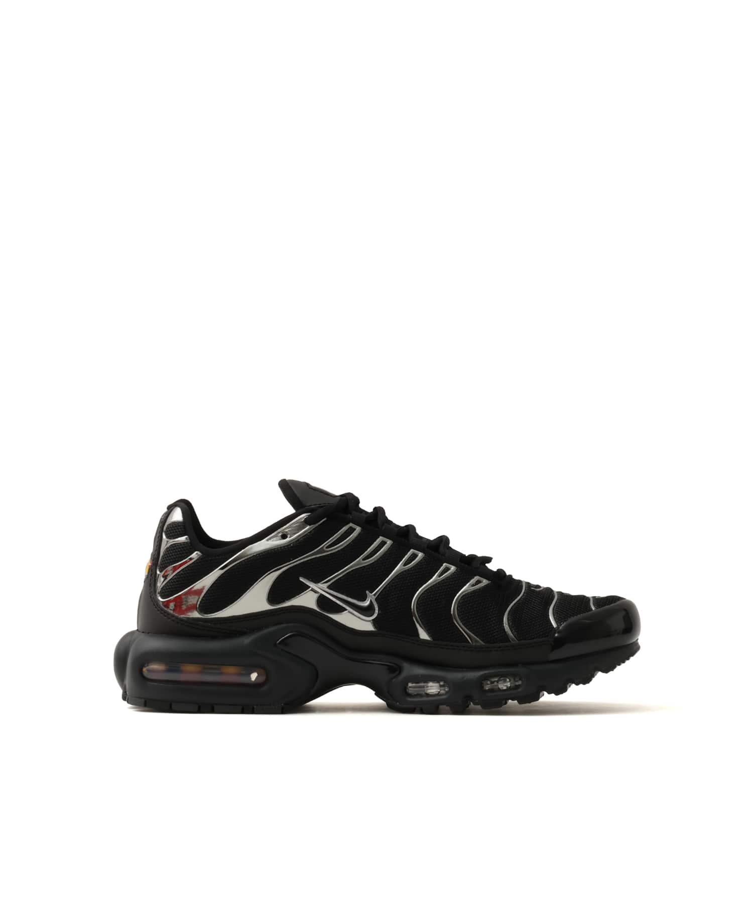 NIKE W AIR MAX PLUS SE BLACK/OFF NOIR-MTLC SILVER-LASER CRIMSONの画像