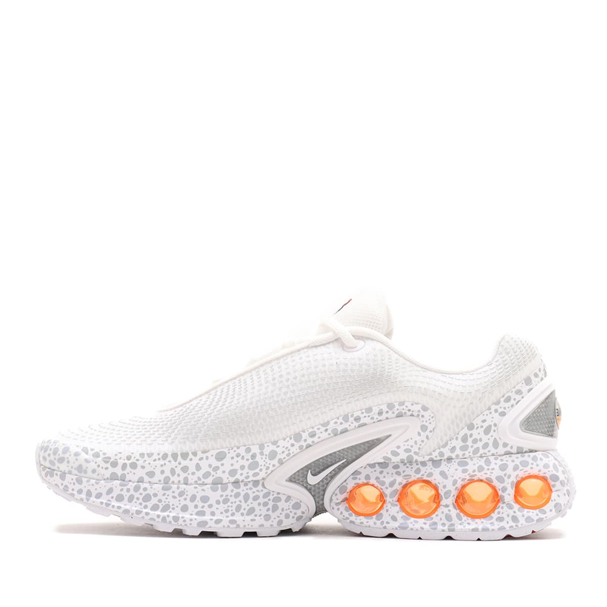 NIKE AIR MAX DN SE PRM WHITE/WHITE-METALLIC SILVER-WHITE の画像