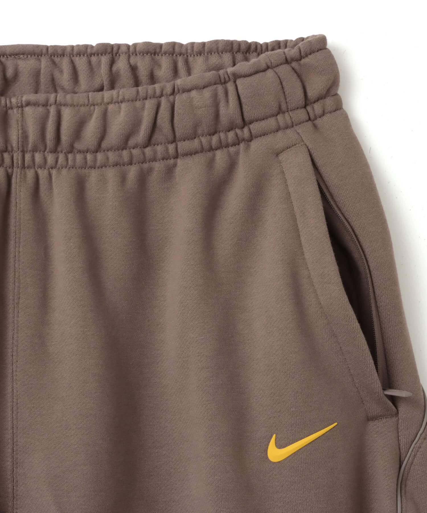 NIKE AS M NRG NOCTA CS PANT FLC OLIVE GREY/YELLOW OCHREの画像