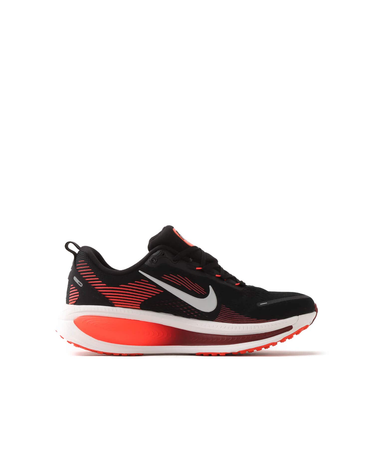 NIKE VOMERO 18 BLACK/METALLIC SILVER-BRIGHT CRIMSONの画像