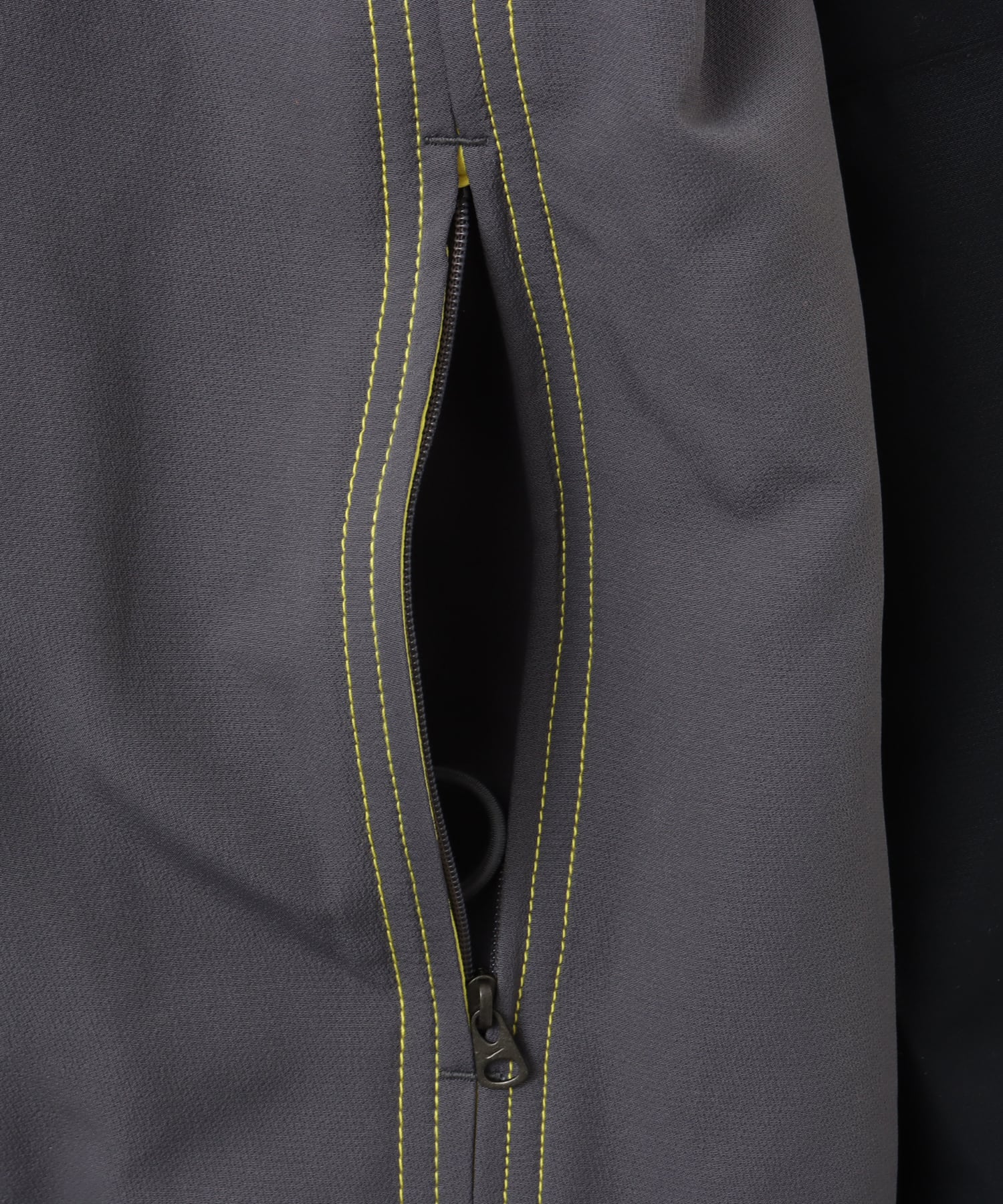 NIKE CBF 2004 M TOTAL 90 REISSUE TRACK JACKET DARK GREY/BLACK/YELLOW STRIKE/WHITEの画像