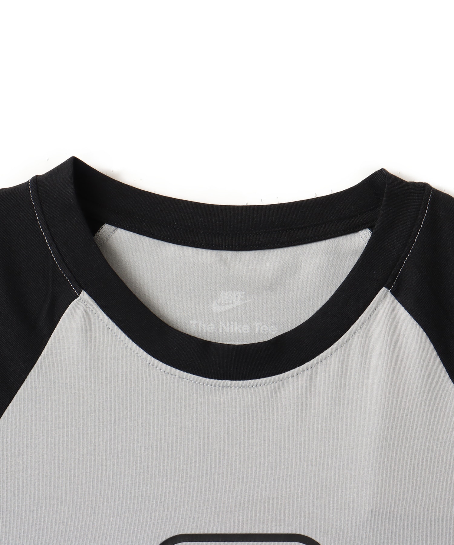 NIKE AS W NSW NK CHLL KNT TEE RGLN LT SMOKE GREY/BLACKの画像