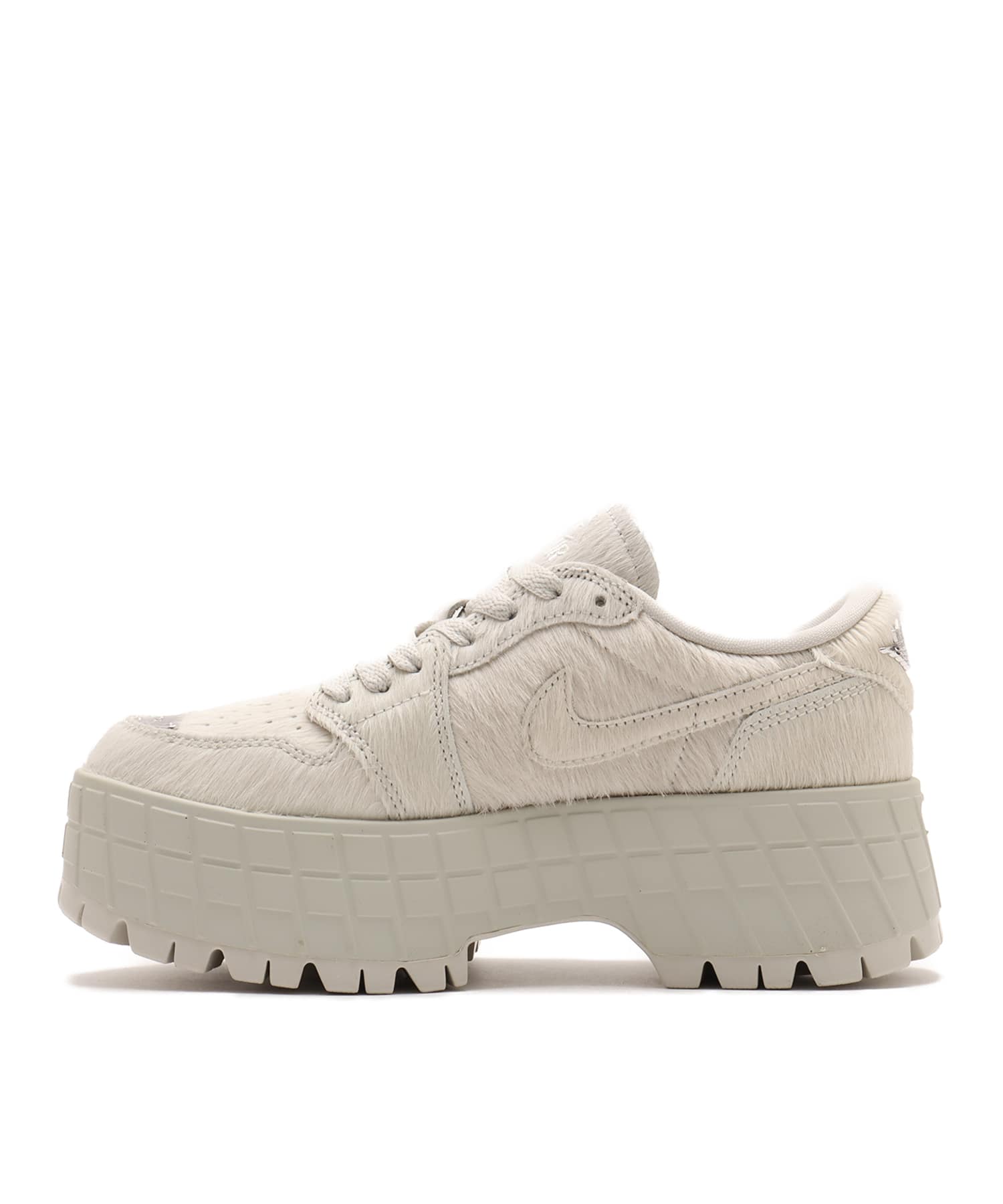JORDAN BRAND W AIR JORDAN 1 BROOKLYN LOW LIGHT BONE/METALLIC SILVERの画像