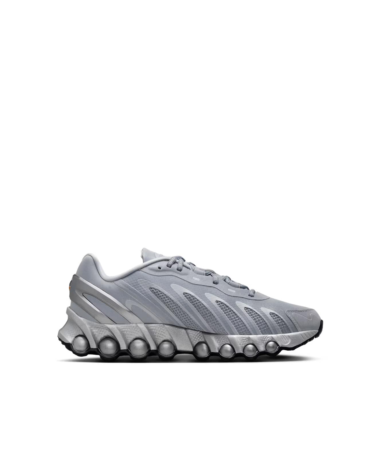 NIKE AIR MAX DN8 QS METALLIC SILVER/METALLIC SILVER-BLACKの画像