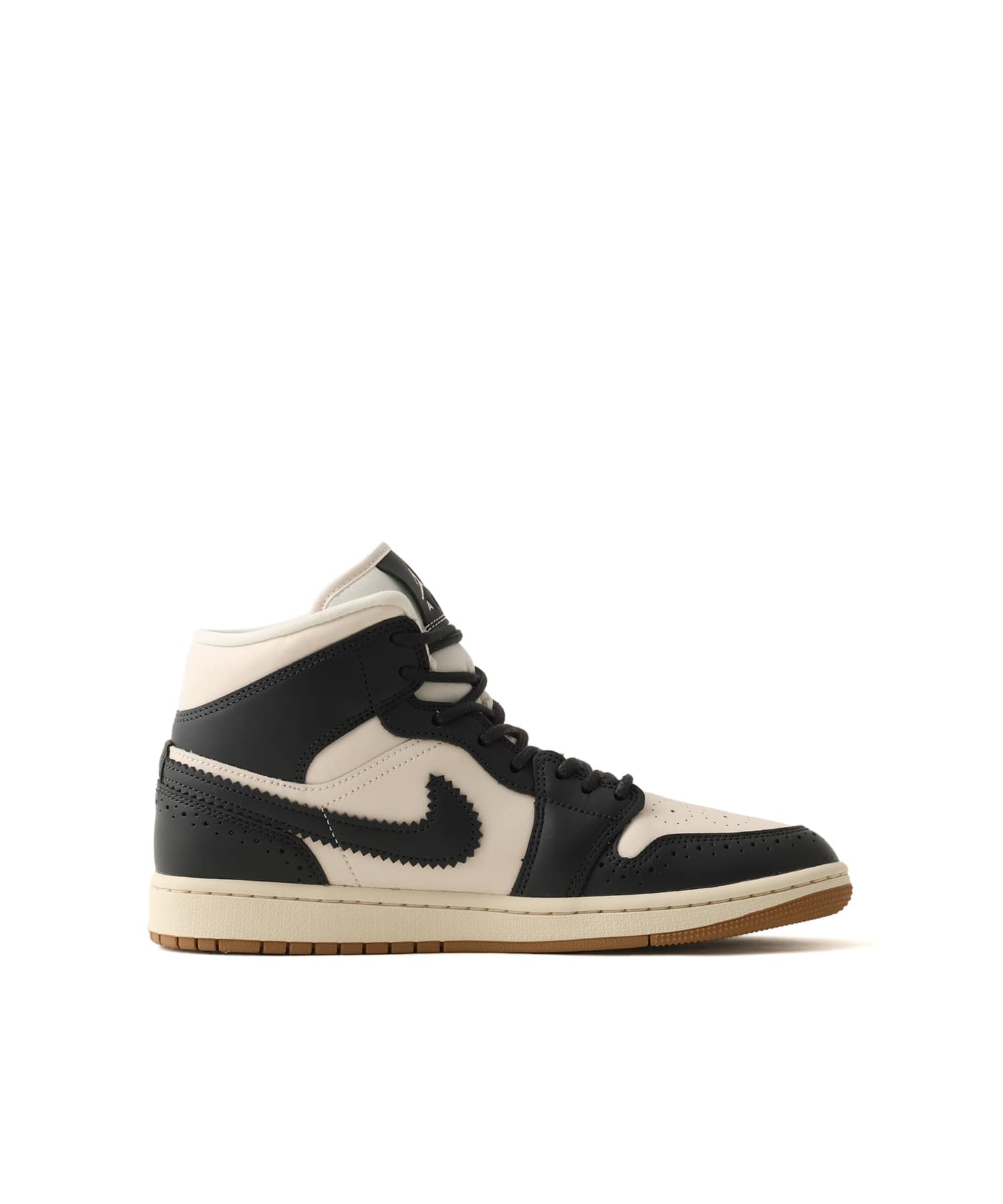 JORDAN BRAND WMNS AIR JORDAN 1 MID SE OFF NOIR/CHALK-CHALK-PEARL WHITEの画像
