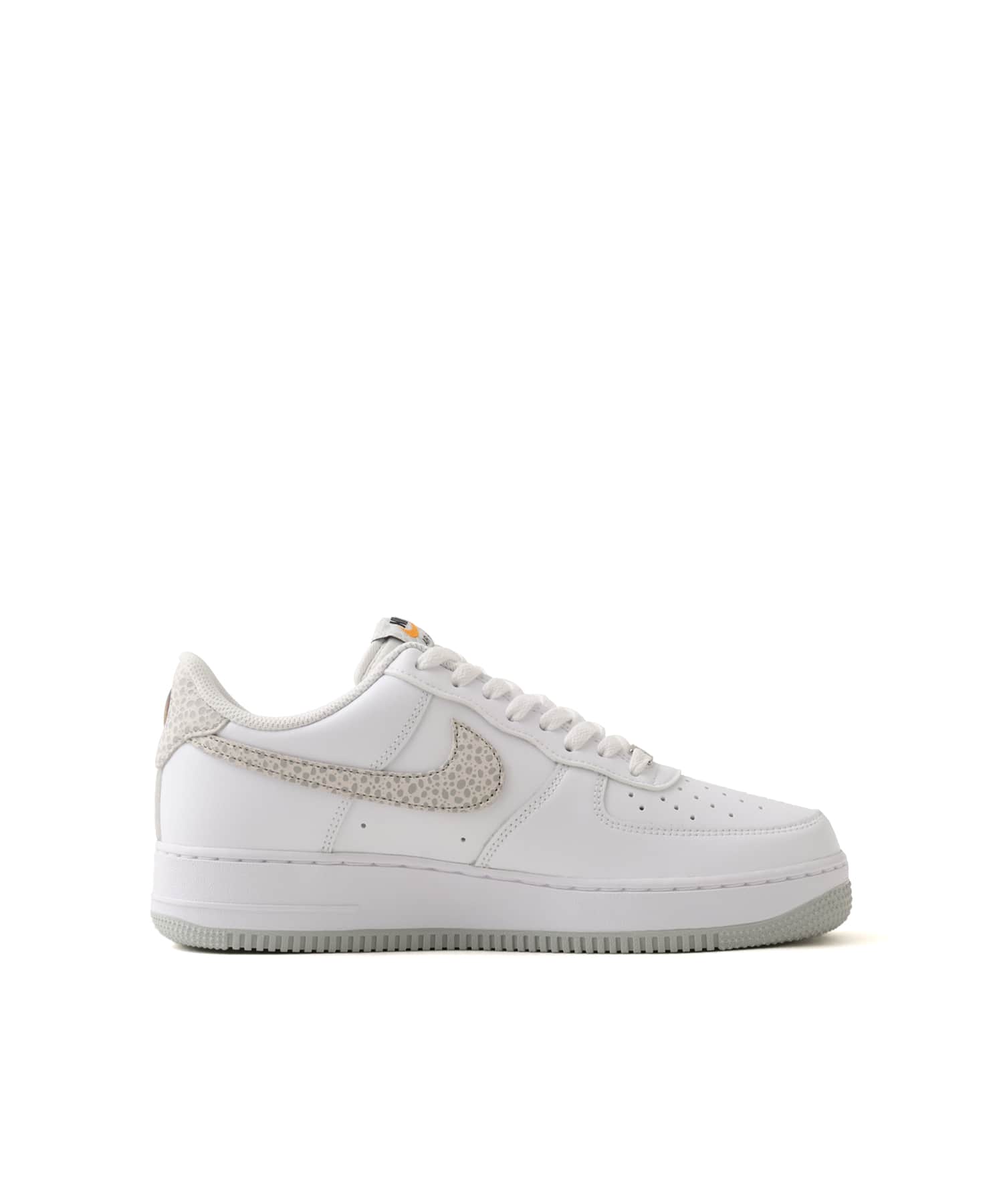 NIKE AIR FORCE 1 '07 WHITE/WHITE-KUMQUAT-GREY FOG-BLACK-MTLC SILVERの画像
