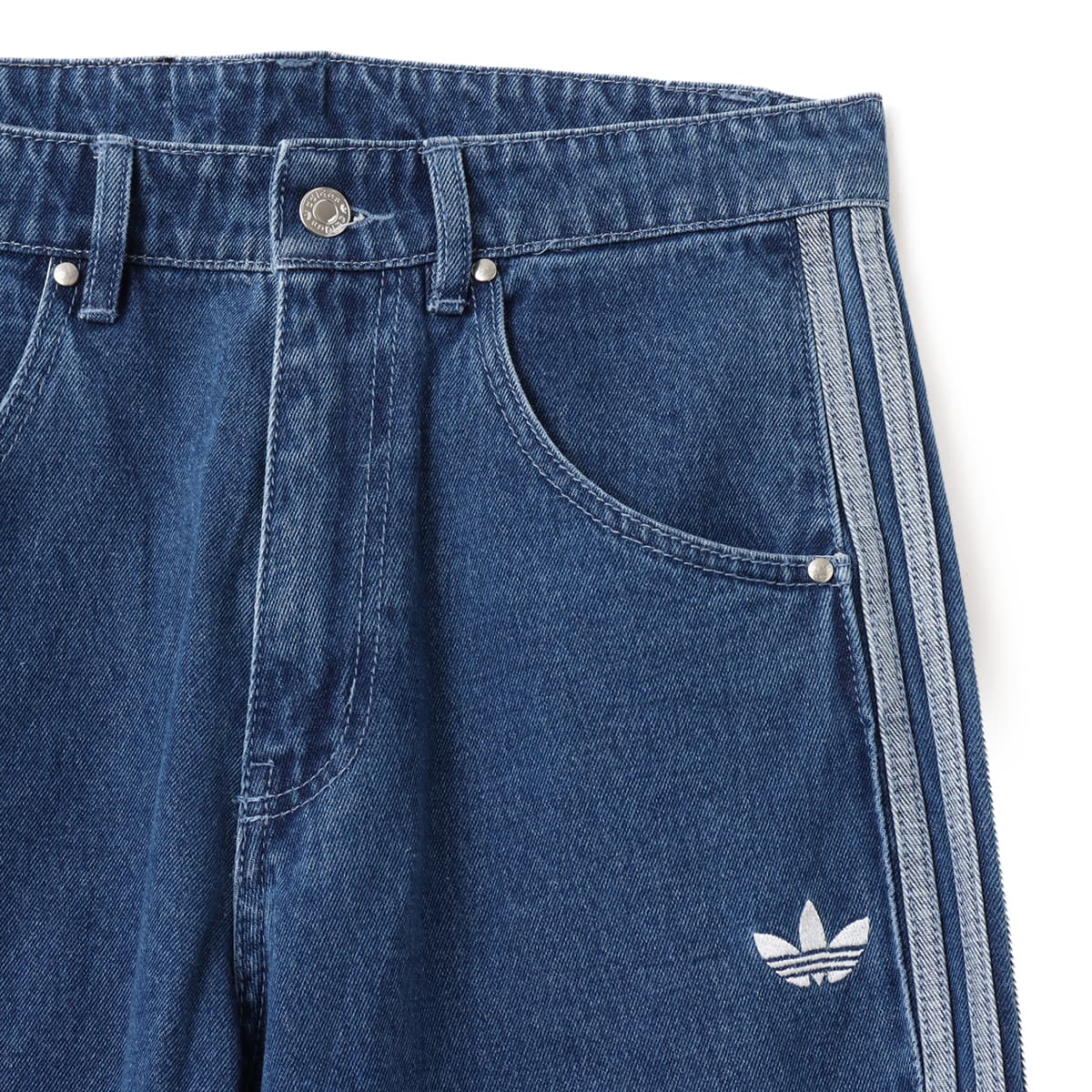 adidas DENIM FIREBIRD SHORTS ミディアムブルーデニムの画像
