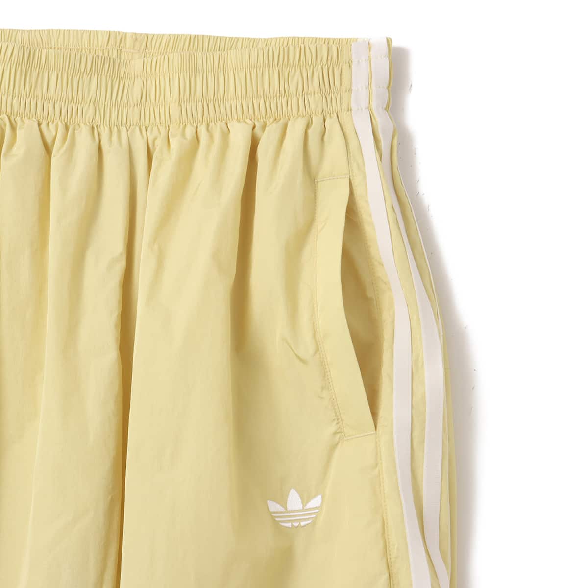 adidas ADICOLOR TEAMGEIST OVERSIZED TRACK PANT パウダーイエローの画像