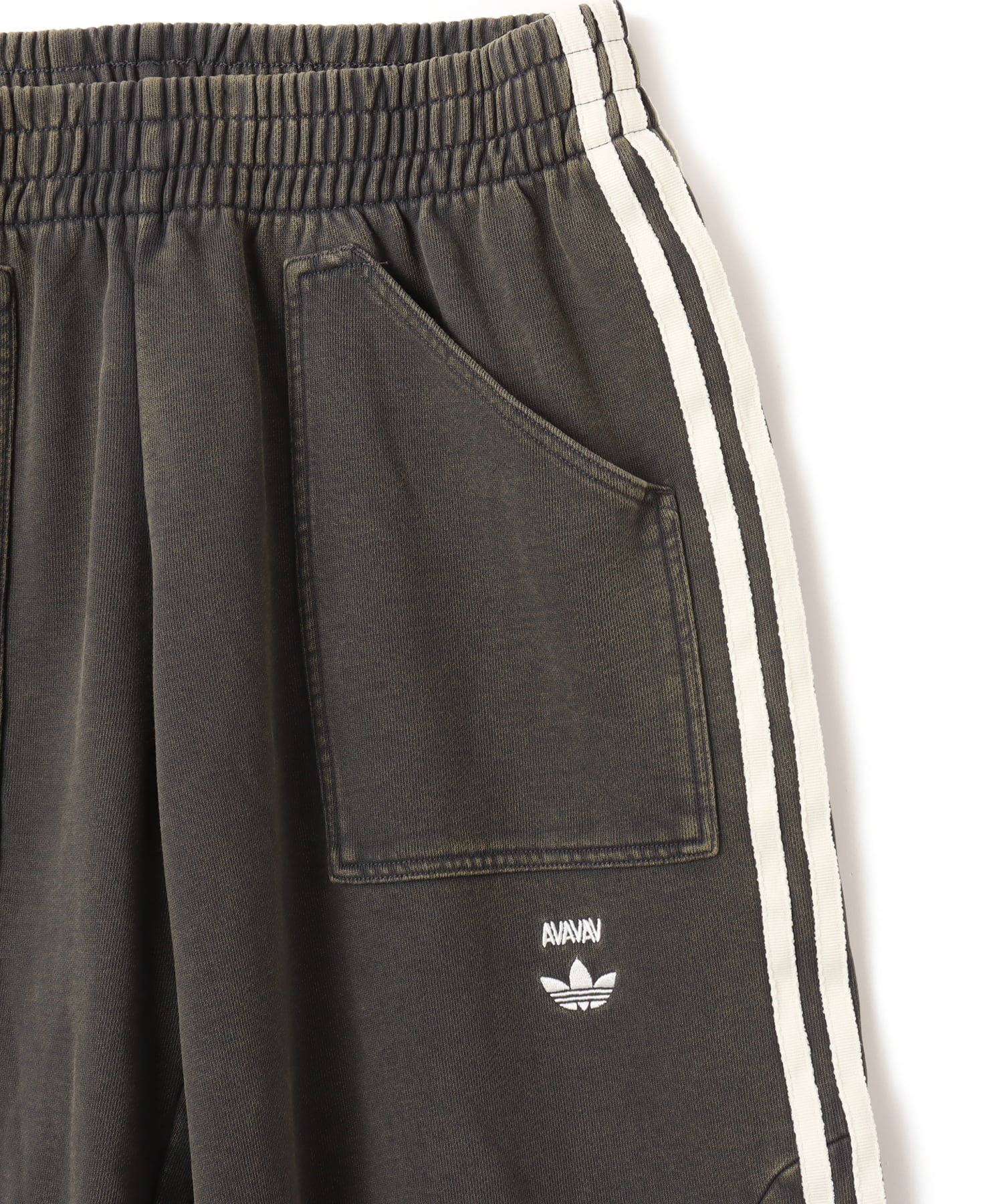 adidas by Avavav PLEATED TRACK PANTS カーボンの画像