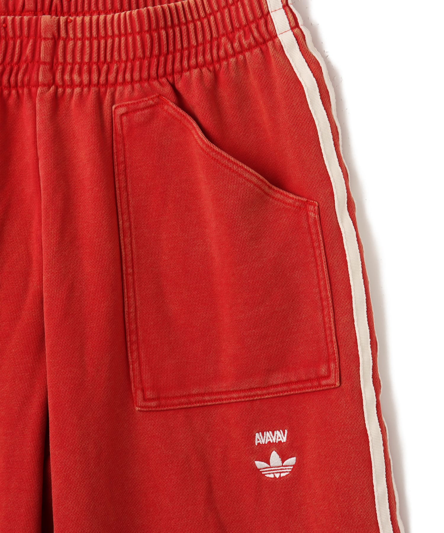 adidas by Avavav PLEATED TRACK PANTS パワーレッドの画像