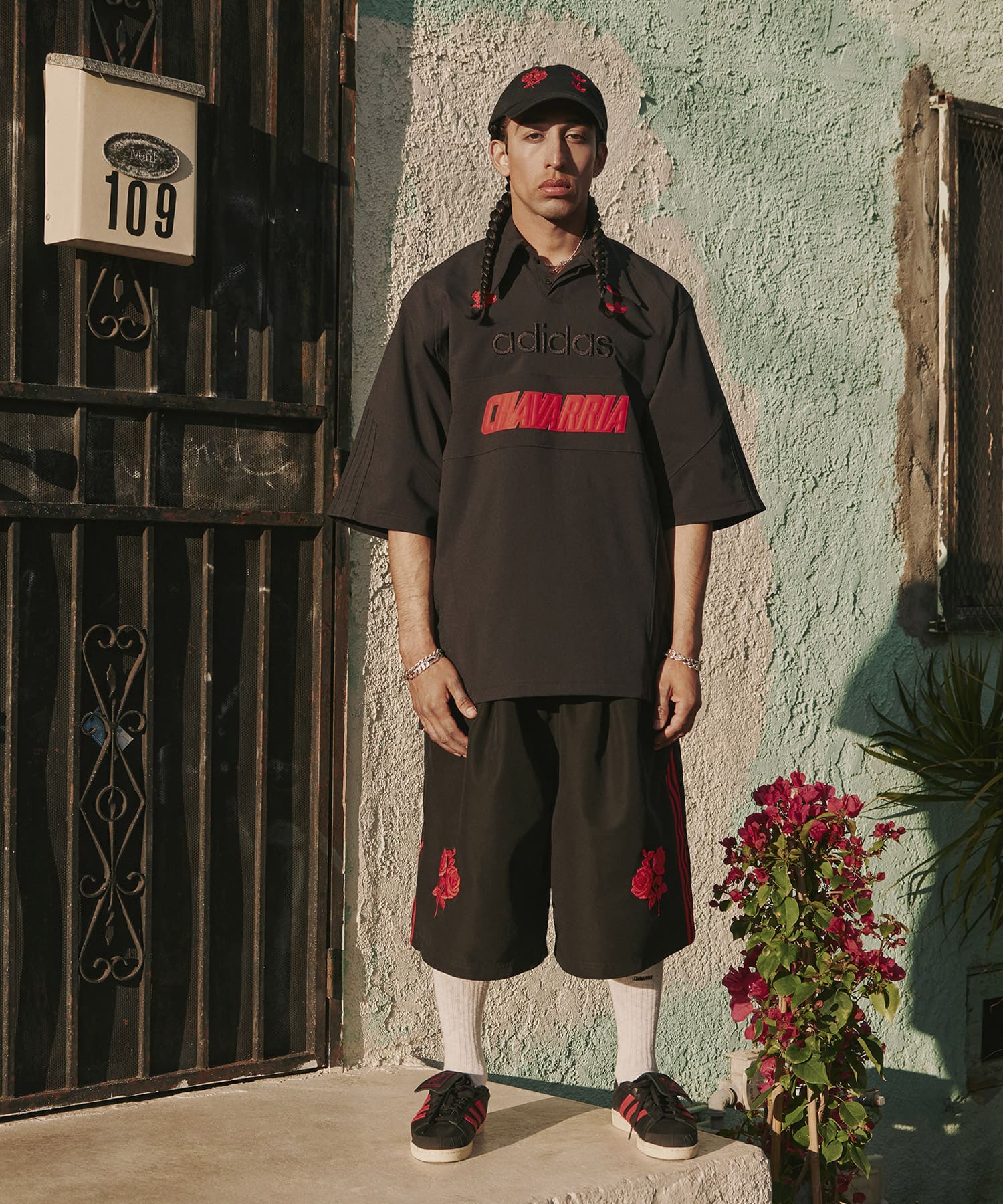 adidas CHAVARRIA JABBAR LOW CORE BLACK/CORE BLACK/REDの画像