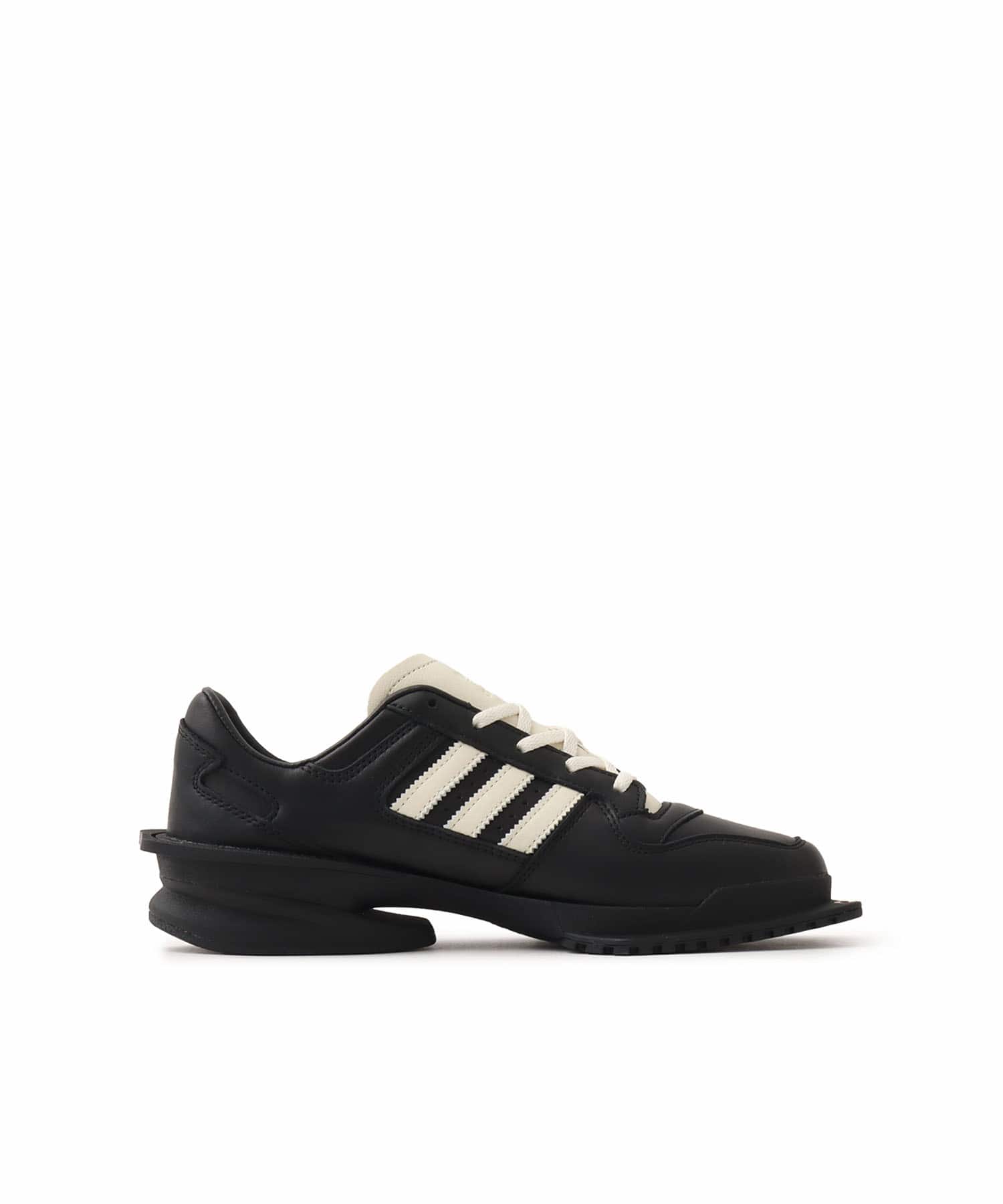 adidas FORUM SQ W CBLACK/CREWHT/GOLDMTの画像