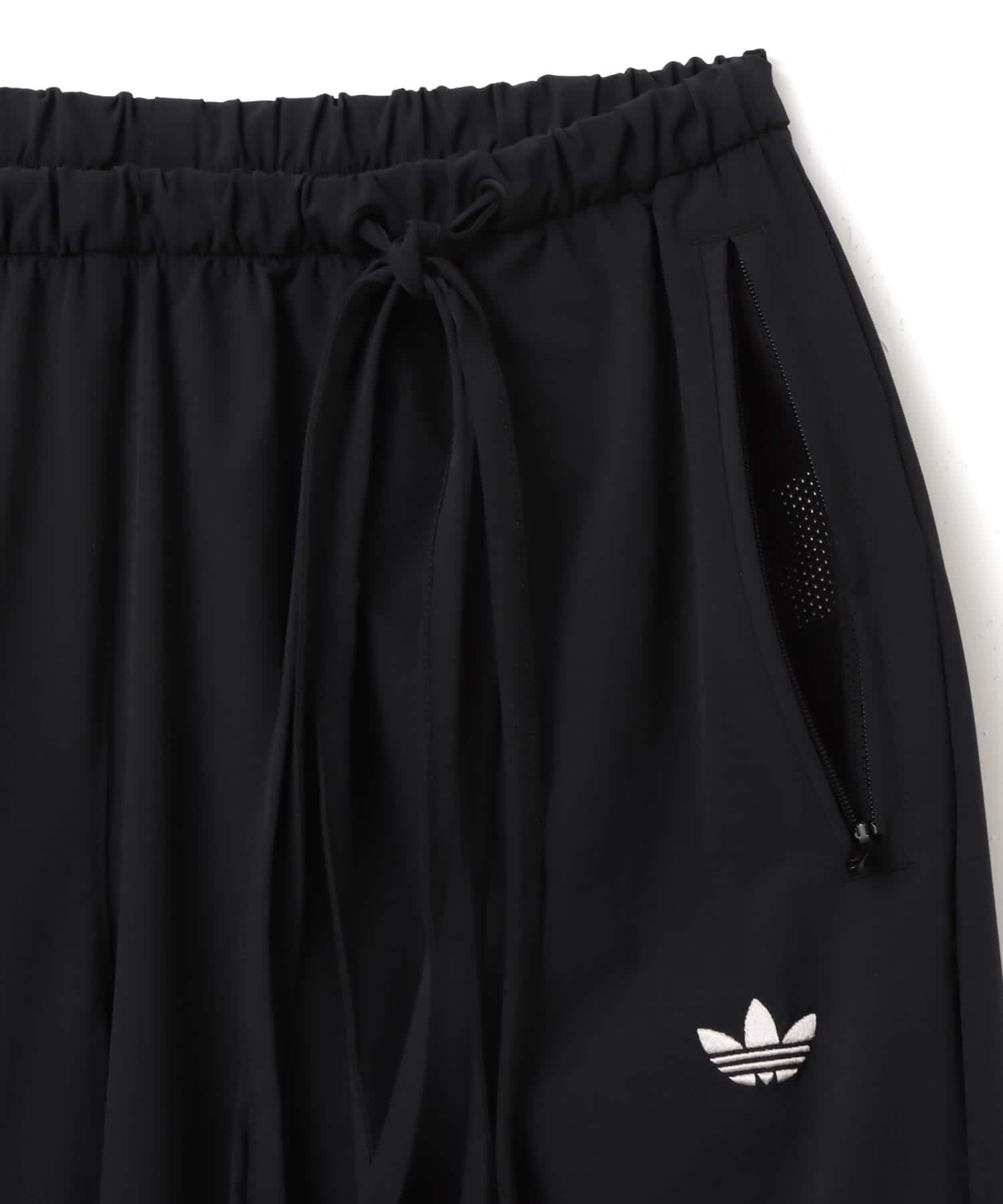 adidas RIBBON PARACHUTE PANTS ブラックの画像