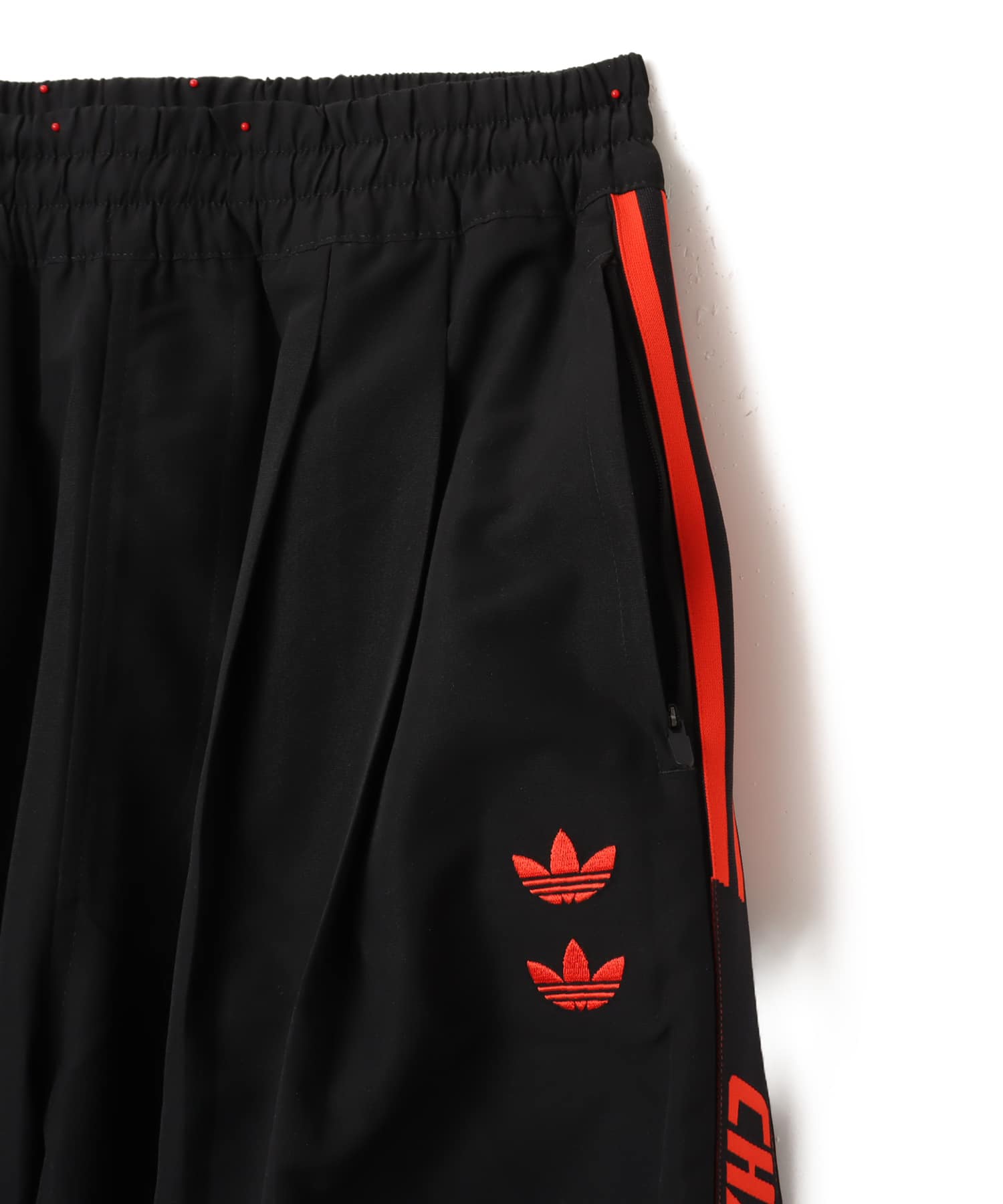 adidas WILLY CHAVARRIA WOVEN TRACK PANTS ブラックの画像