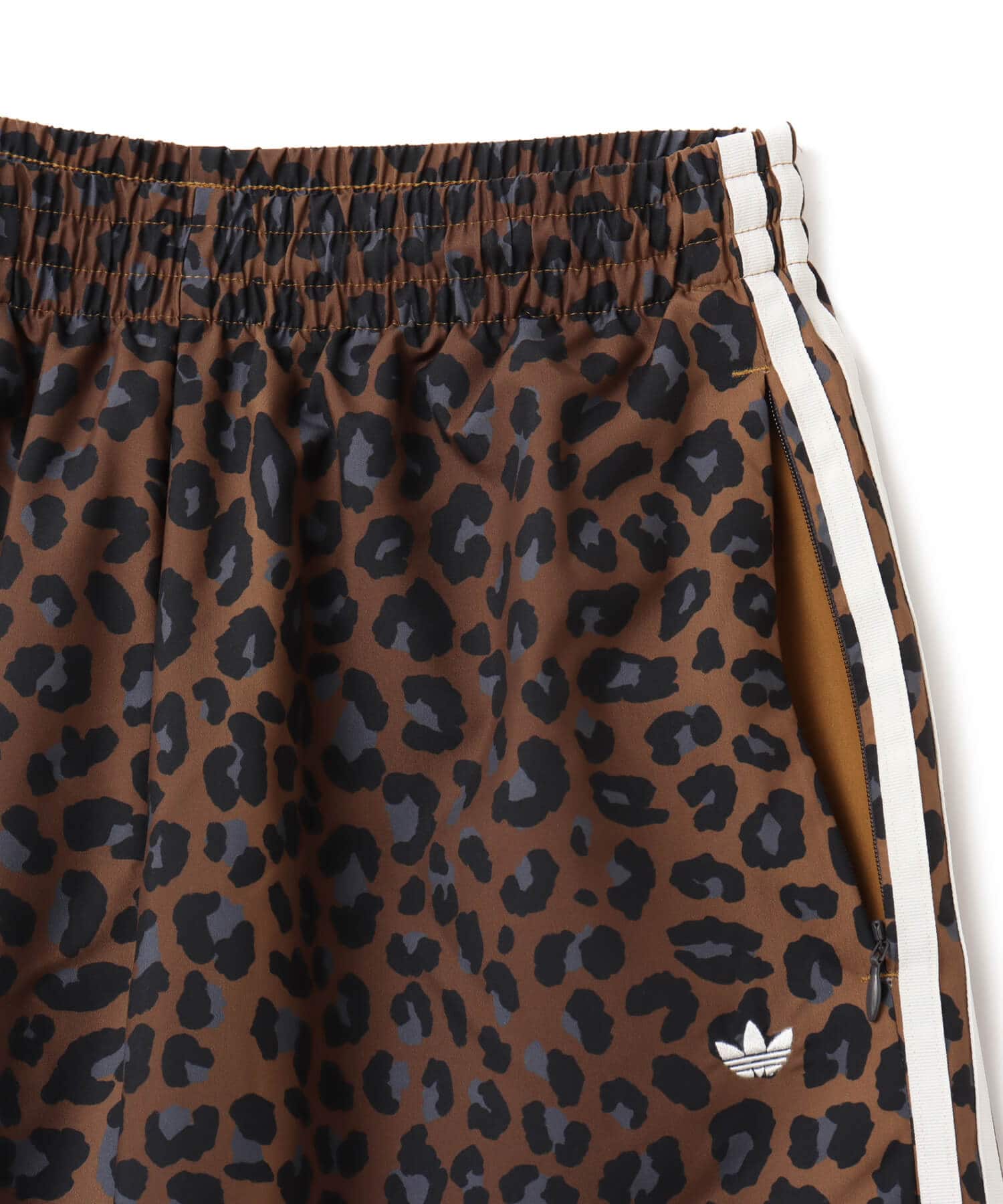 adidas LEOPARD FIREBIRD OVERSIZED TRACK PANTS マルチカラーの画像