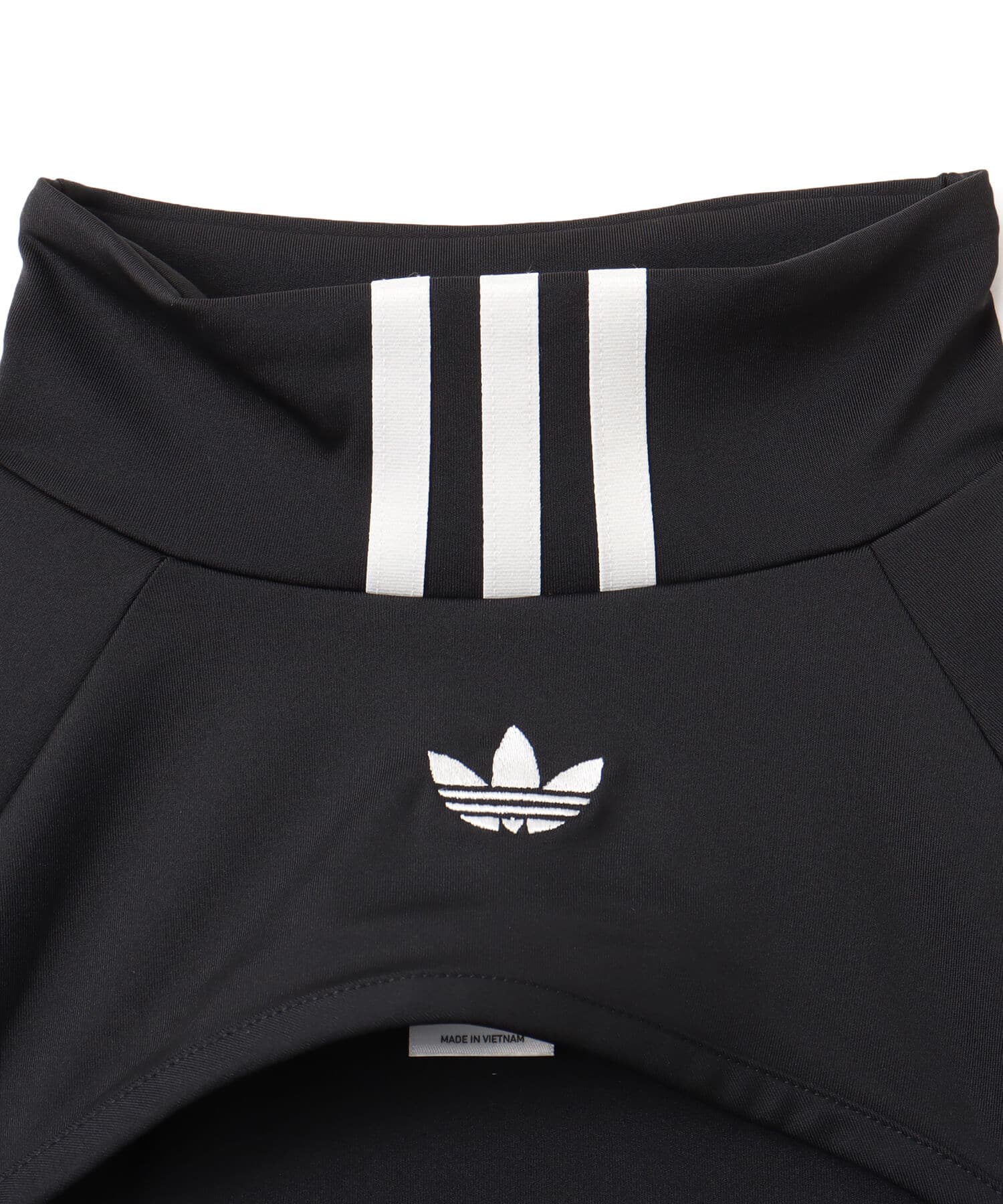 adidas RIBBON CUT OUT CROP TOP ブラックの画像