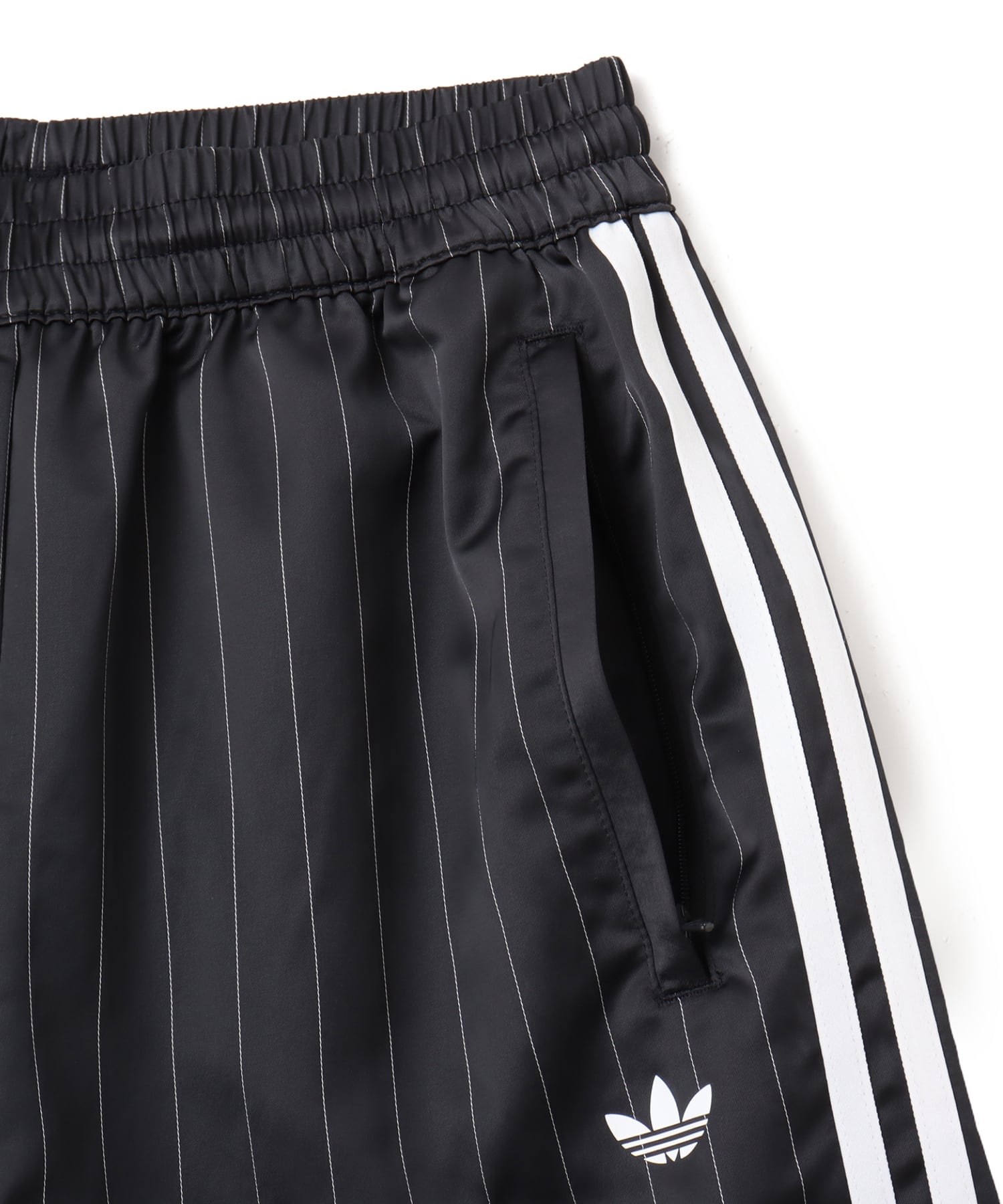 adidas PIN-STRIPE SATIN SHORTS ブラックの画像