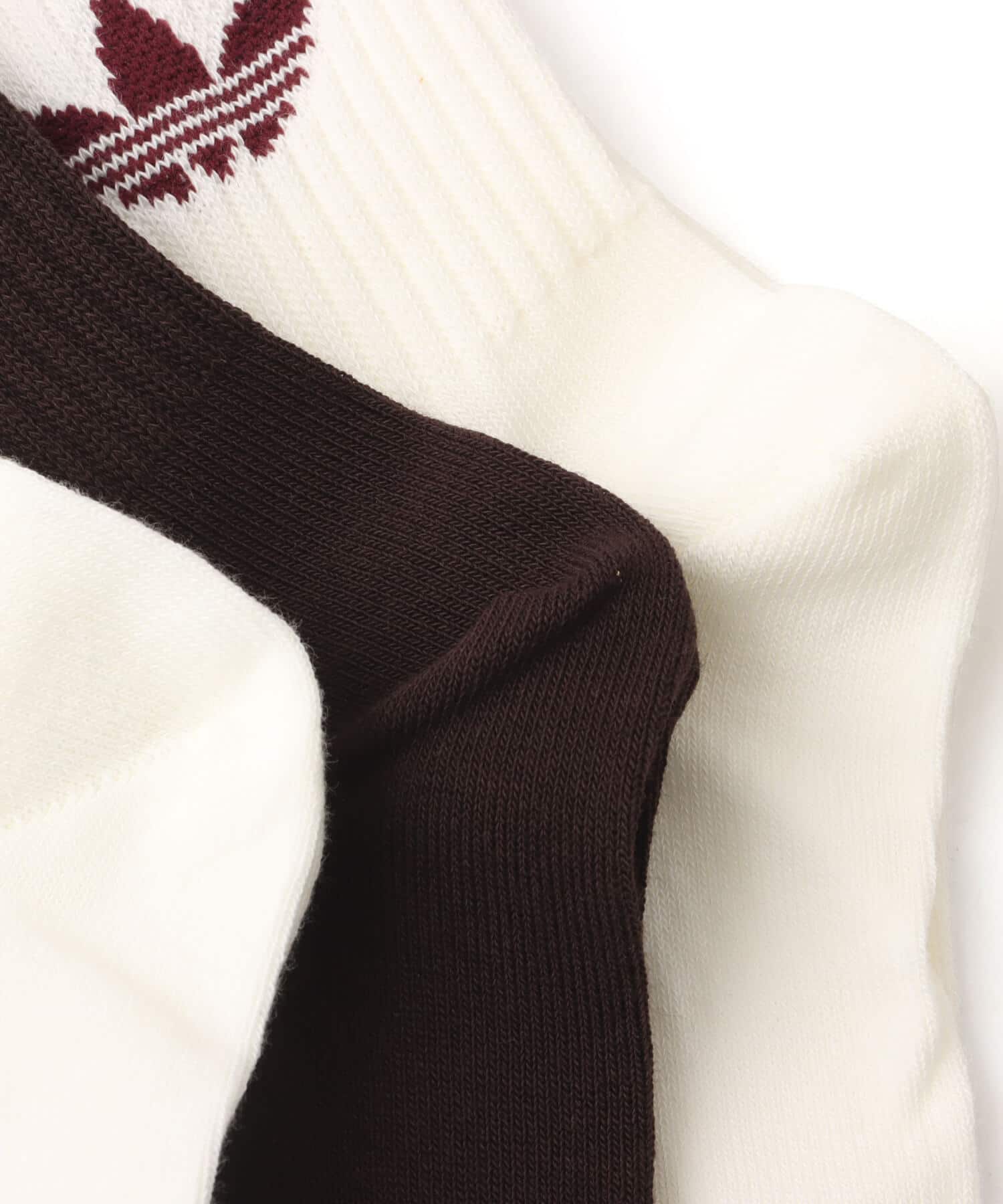 adidas 3 STRIPES CREW SOCKS 3 PAIRS オフホワイト/オーロラコーヒー/オフホワイトの画像