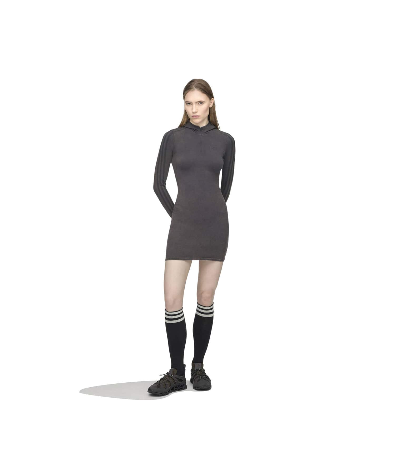 adidas BY AVAVAV TSHIRT DRESS カーボンの画像