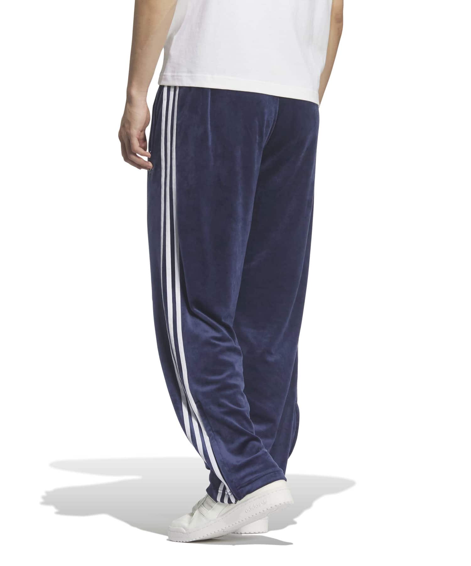 adidas FIREBIRD TRACK PANT VELOUR ナイトインディゴの画像
