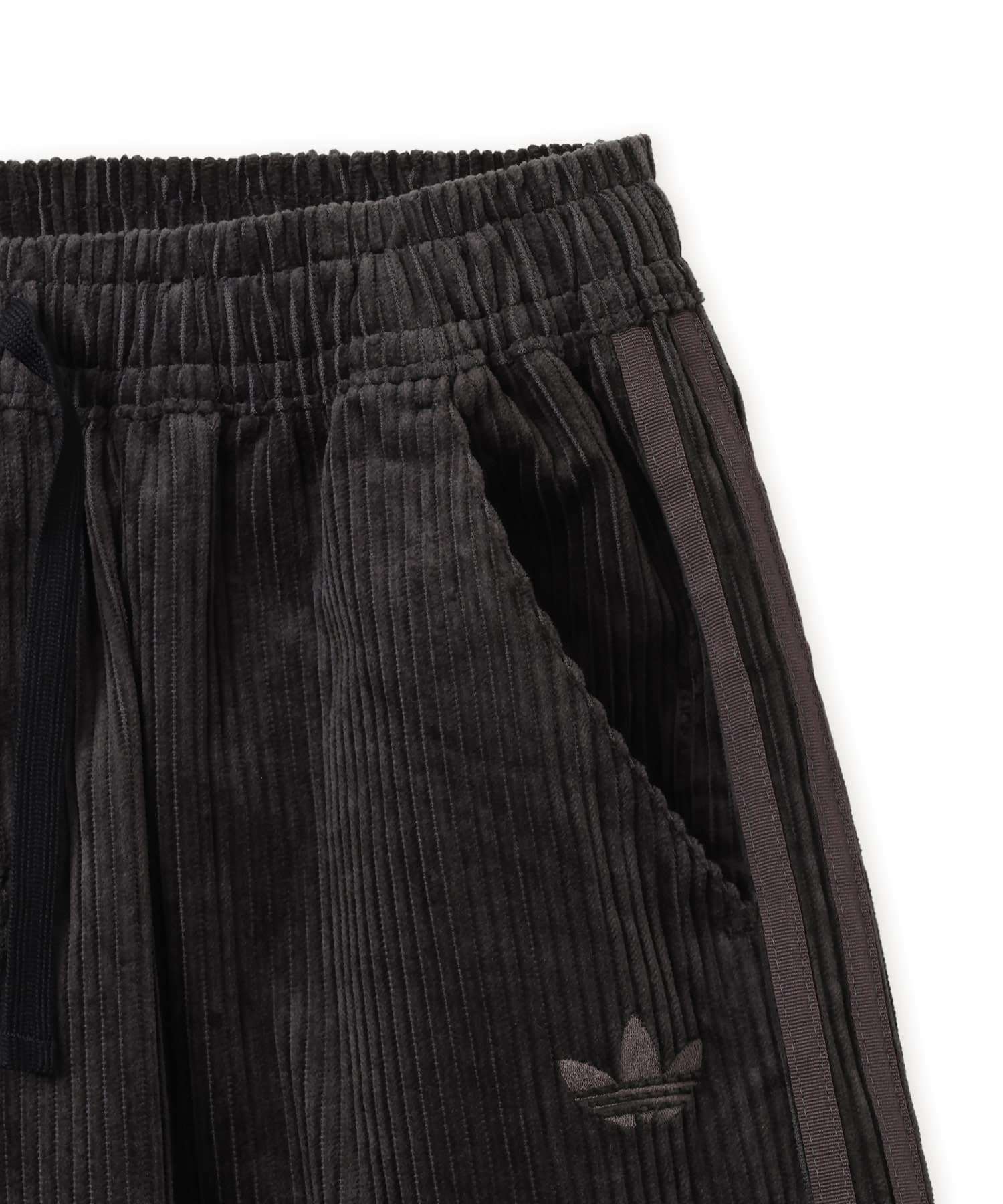 adidas ADICOLOR CARGO SHORTS ブラックの画像